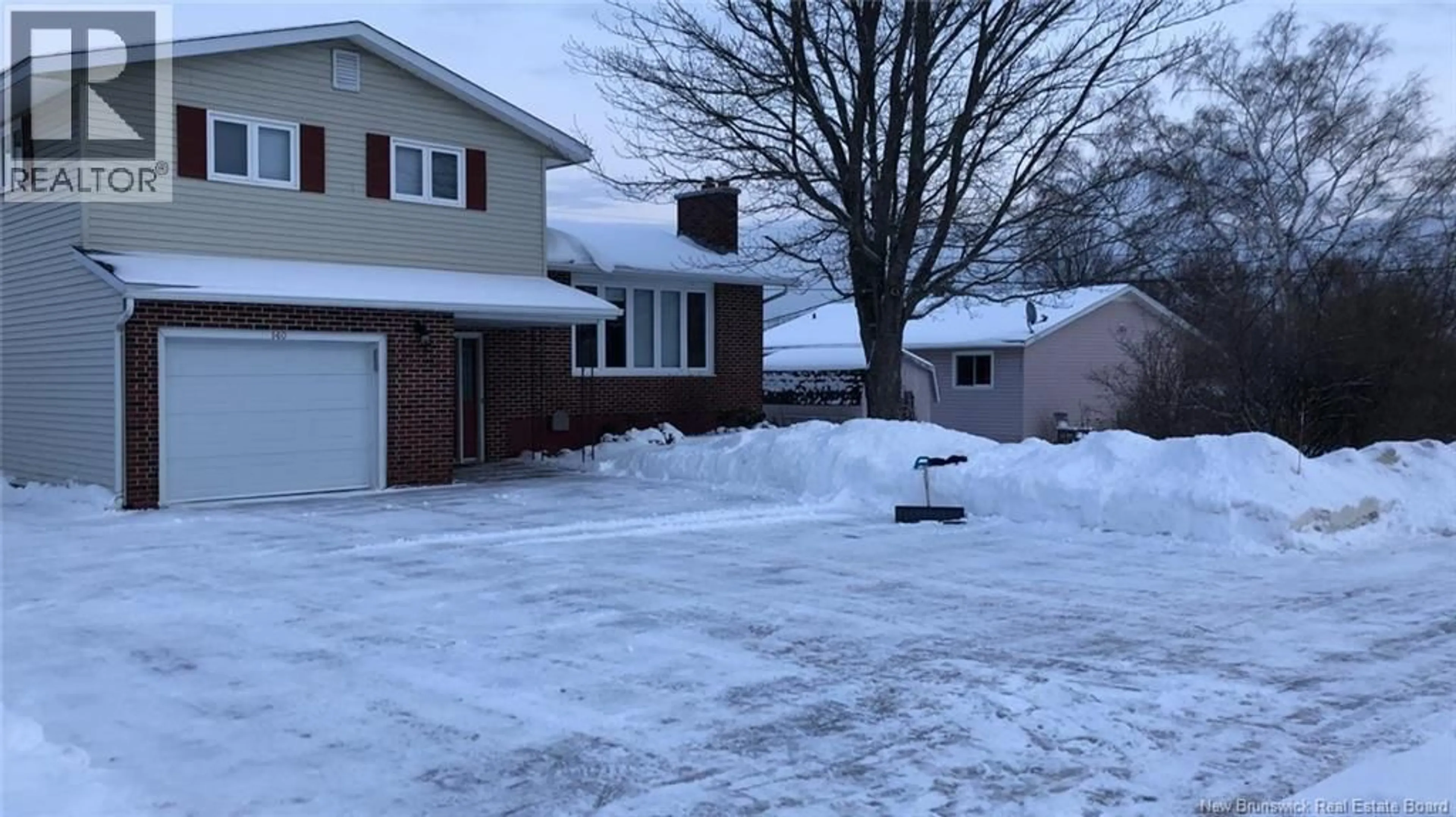 A pic from outside/outdoor area/front of a property/back of a property/a pic from drone, street for 140 HELEN STREET, Woodstock New Brunswick E7M1W9