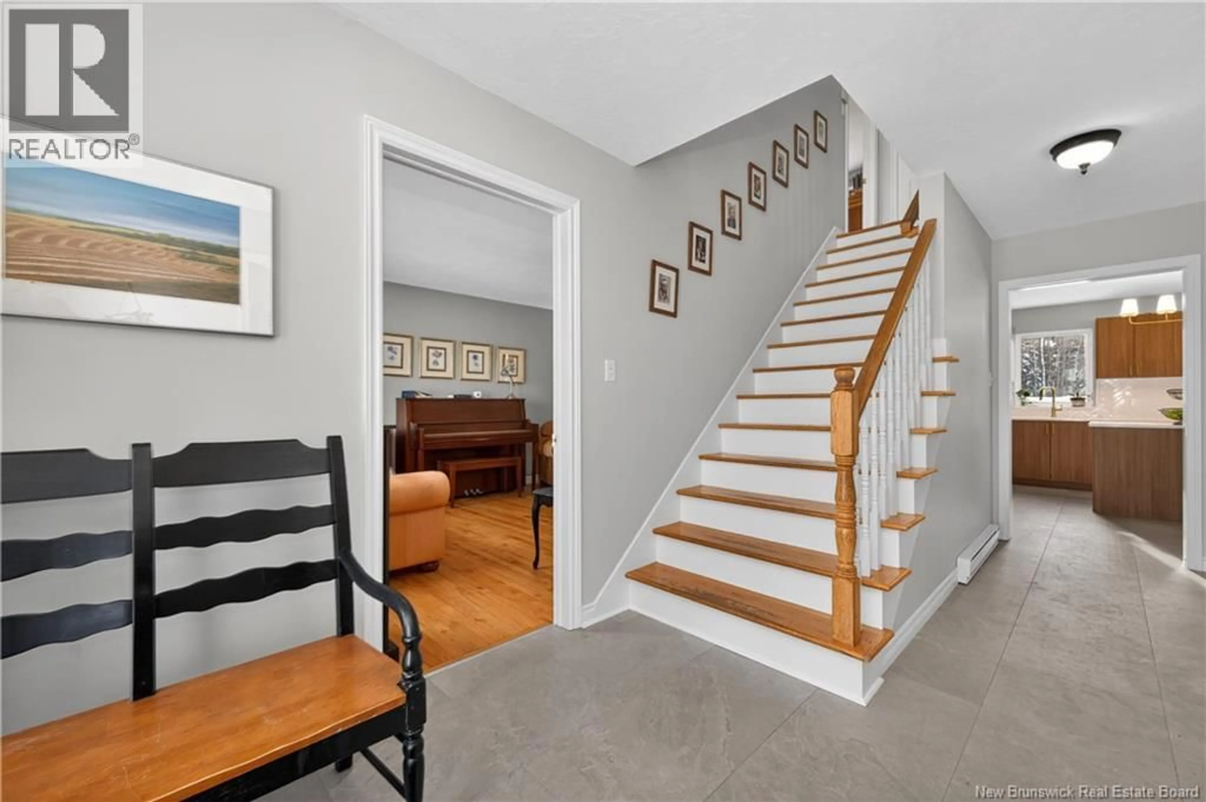 Indoor entryway for 523 ALPHÉE STREET, Dieppe New Brunswick E1A6W6