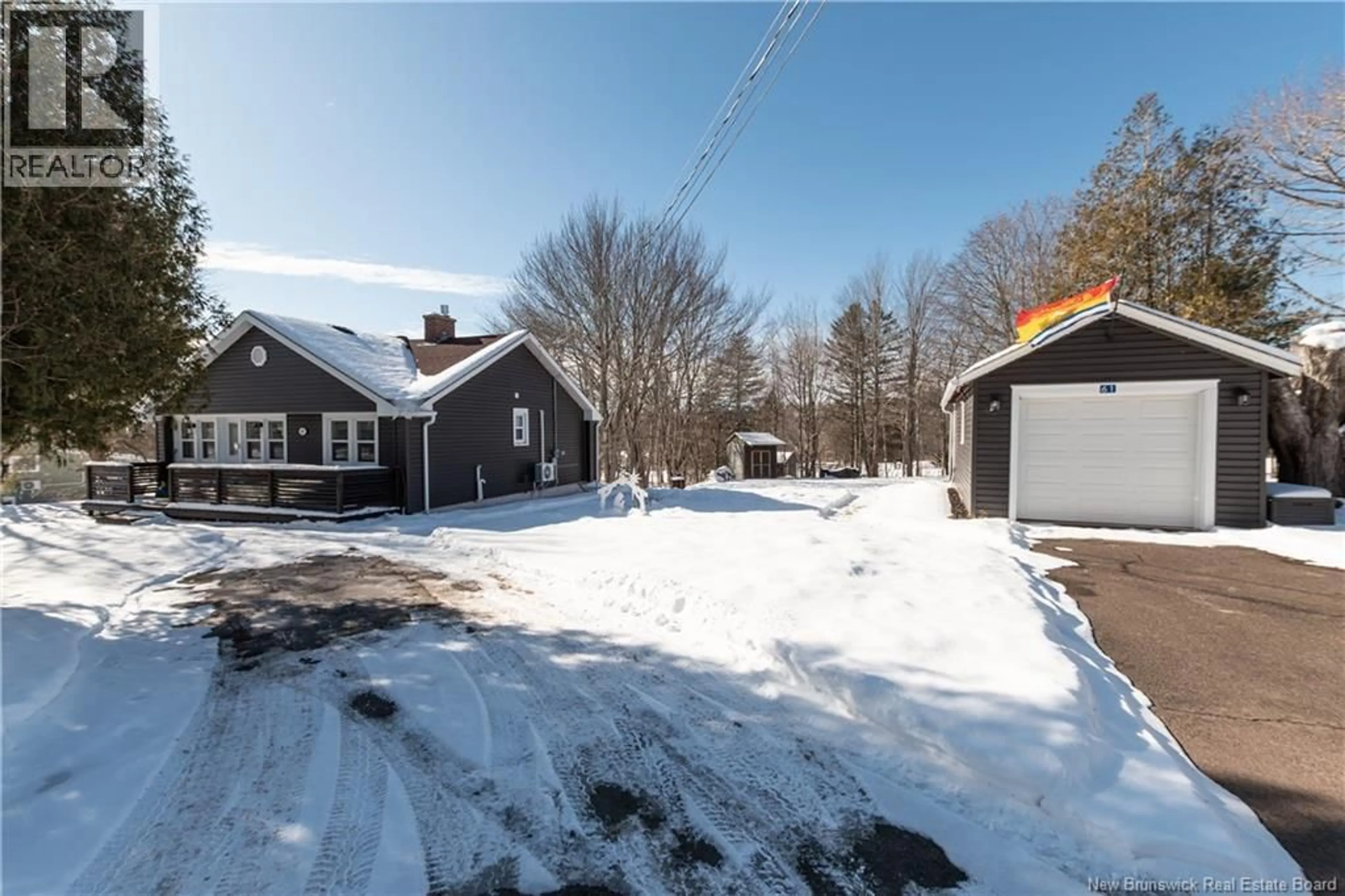 A pic from outside/outdoor area/front of a property/back of a property/a pic from drone, street for 61 CENTRAL AVENUE, Hillsborough New Brunswick E4H2S4