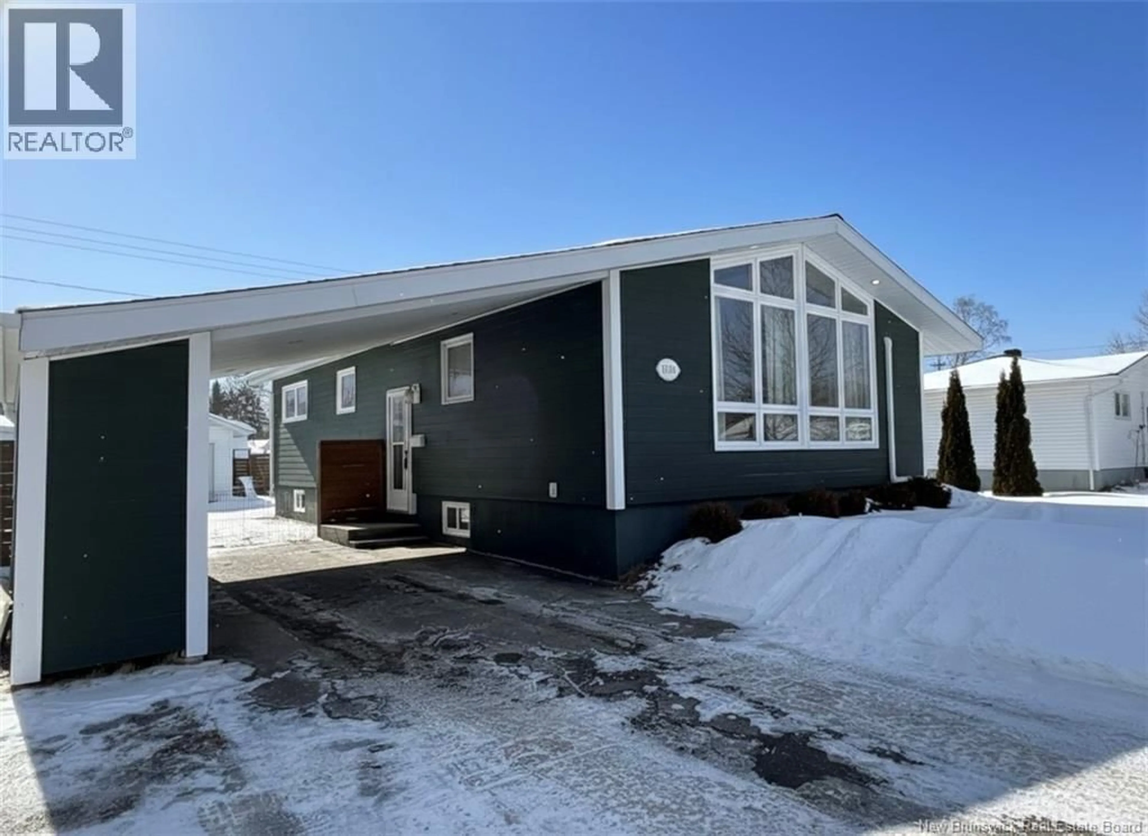 Indoor garage for 1250 VANTASSELL STREET, Bathurst New Brunswick E2A4C8