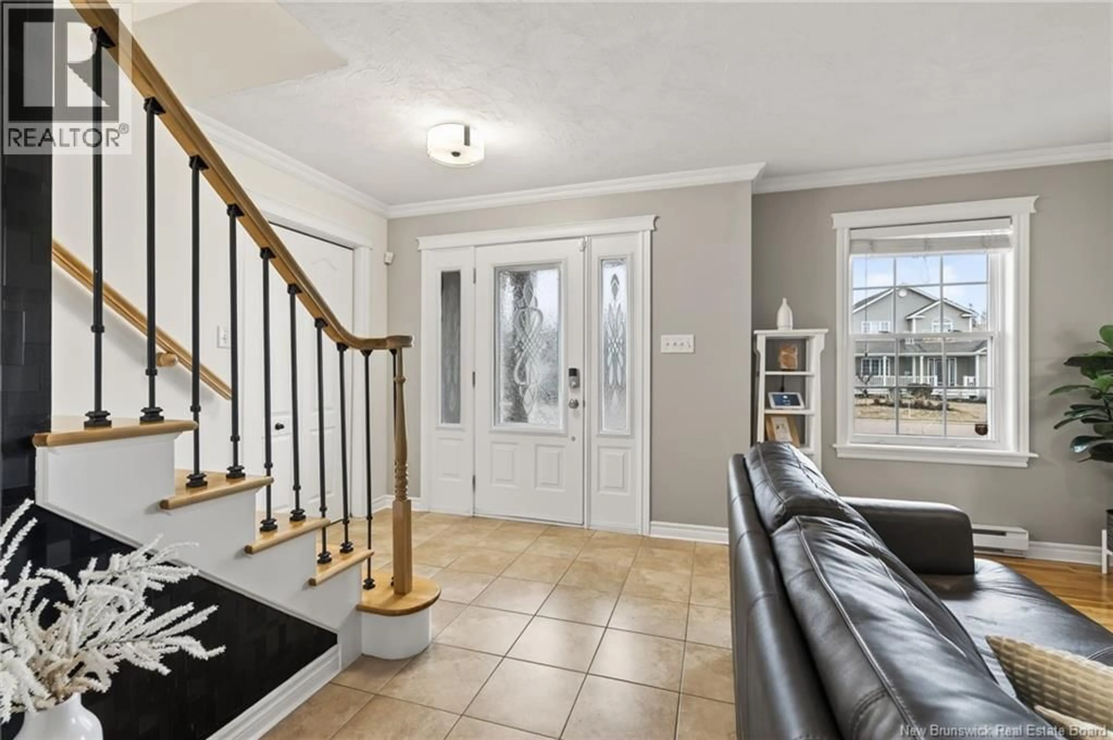 Indoor entryway for 25 ÉLODIE COURT, Dieppe New Brunswick E1A8K5