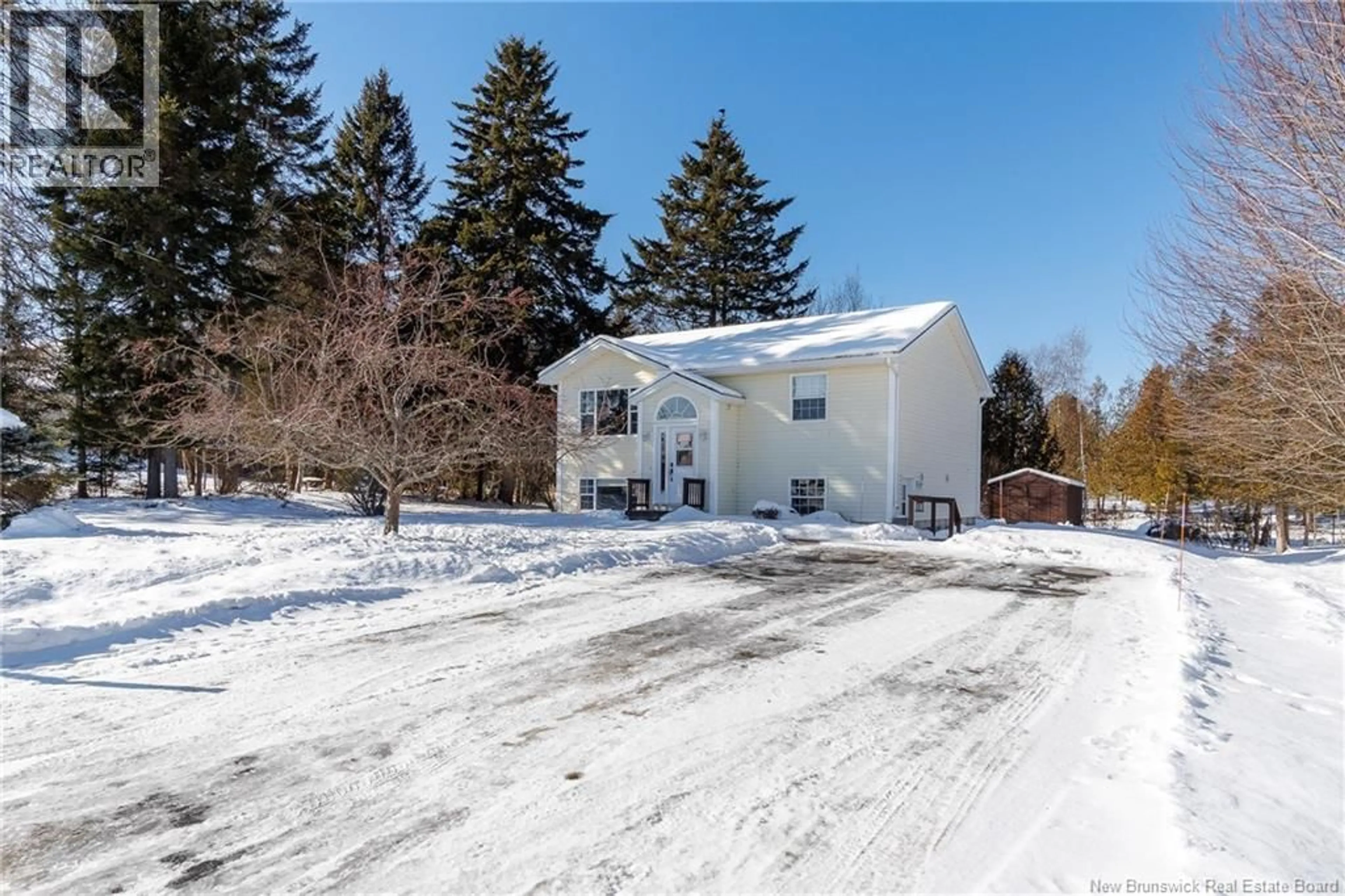 A pic from outside/outdoor area/front of a property/back of a property/a pic from drone, building for 157 GONDOLA BOULEVARD, Quispamsis New Brunswick E2E1J3