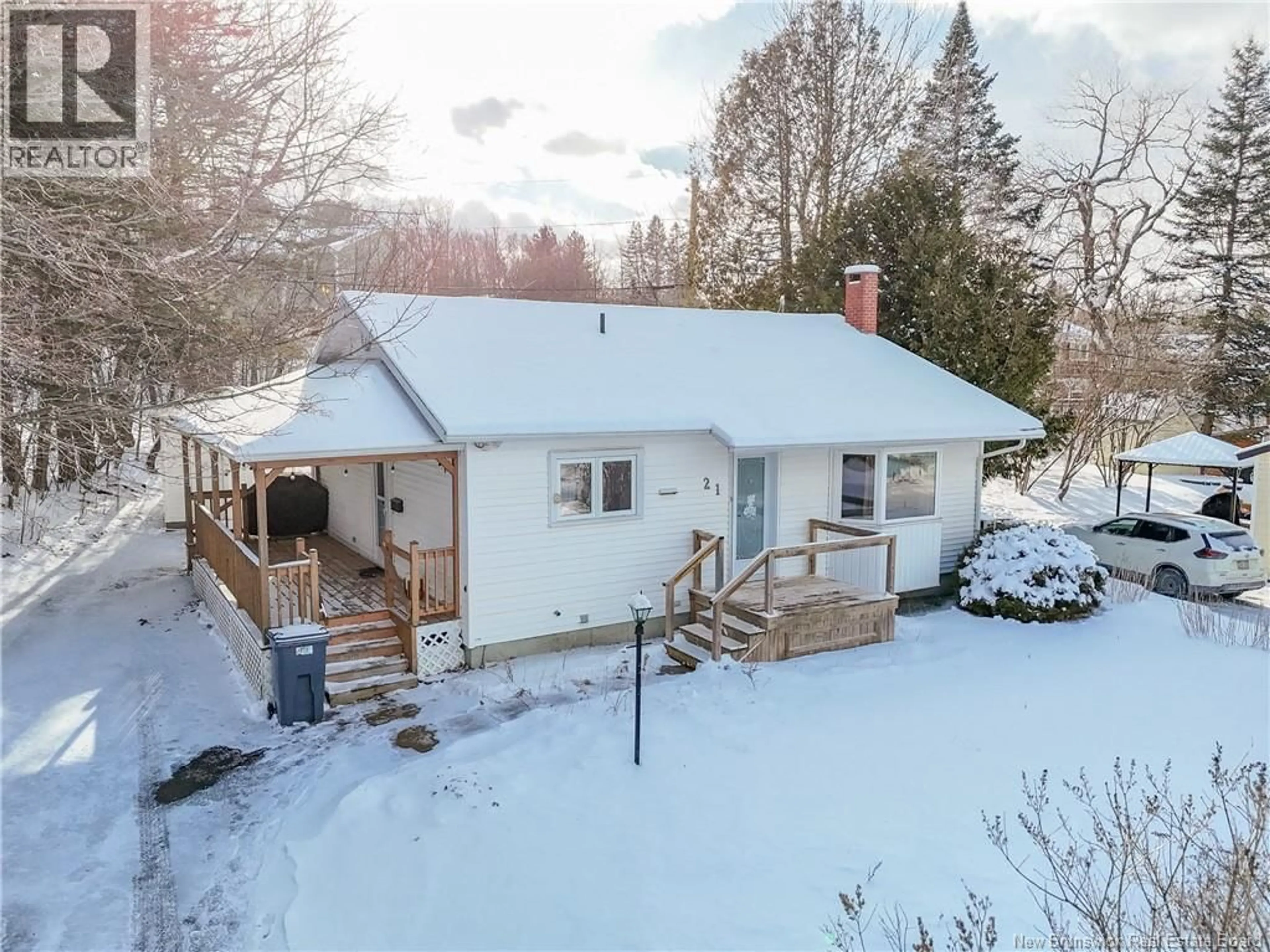 A pic from outside/outdoor area/front of a property/back of a property/a pic from drone, street for 21 WESTWOOD DRIVE, Fredericton New Brunswick E3C1K7