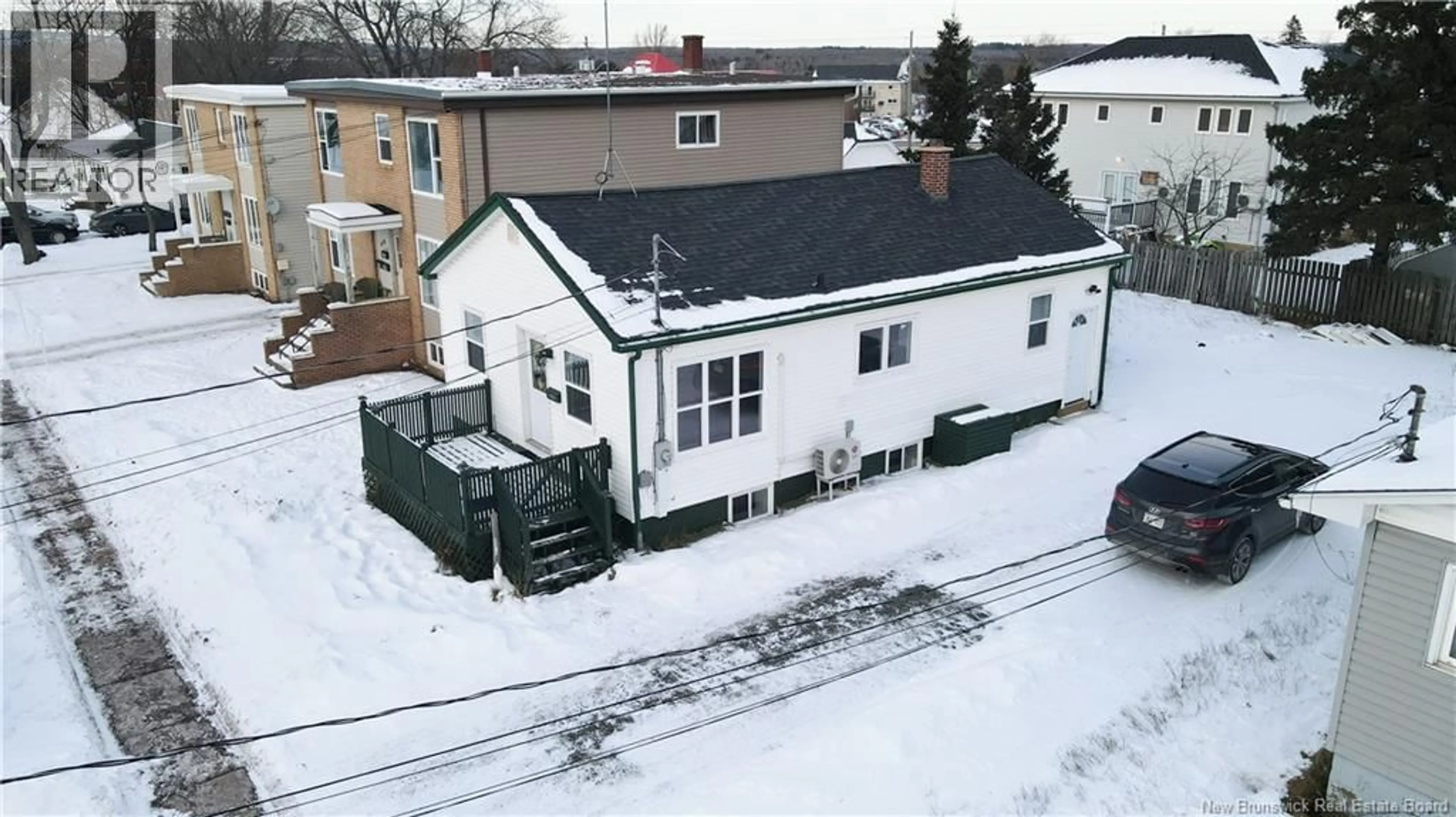 A pic from outside/outdoor area/front of a property/back of a property/a pic from drone, building for 165 WAVERLEY, Moncton New Brunswick E1C7V3