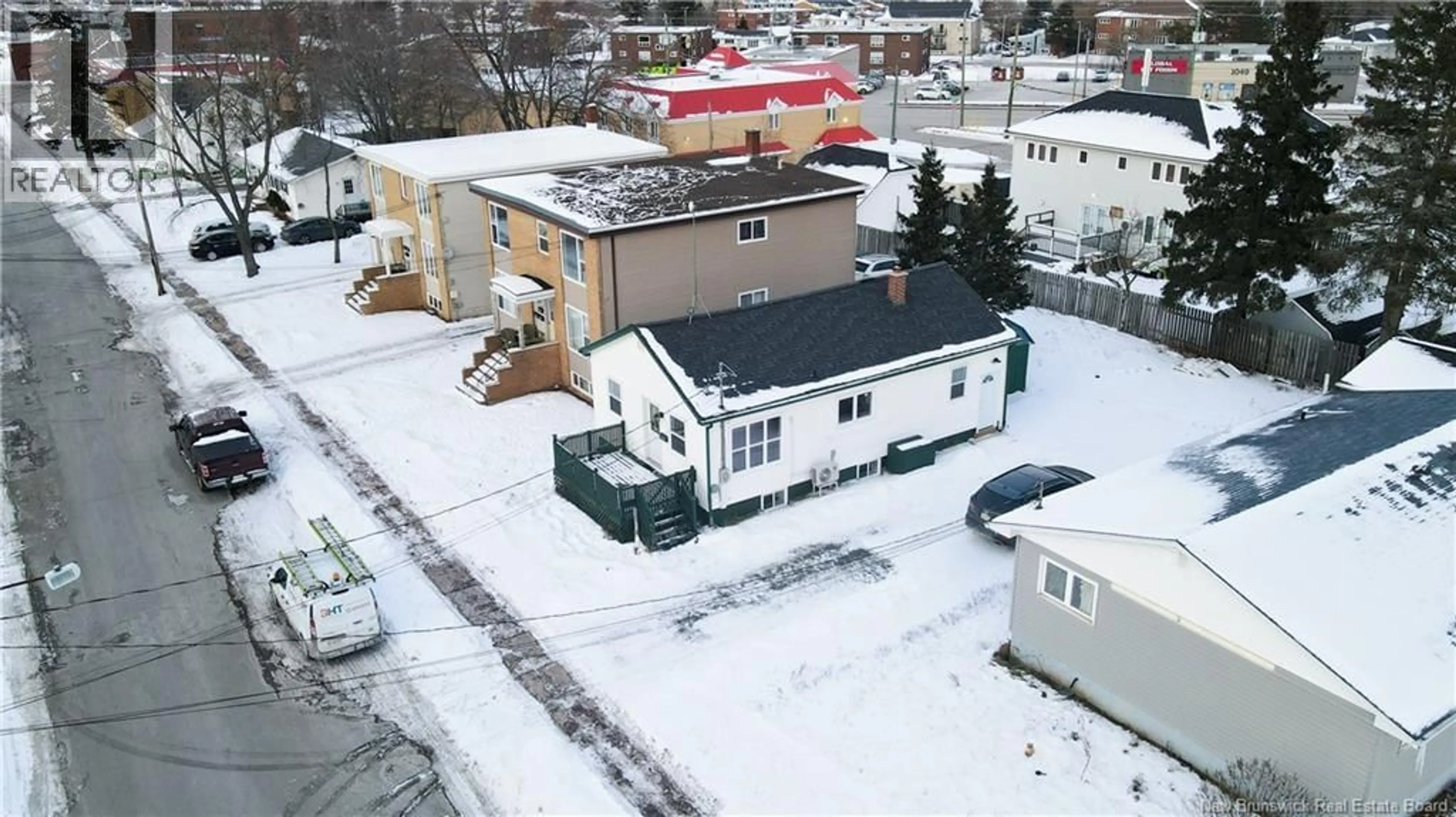 A pic from outside/outdoor area/front of a property/back of a property/a pic from drone, building for 165 WAVERLEY, Moncton New Brunswick E1C7V3