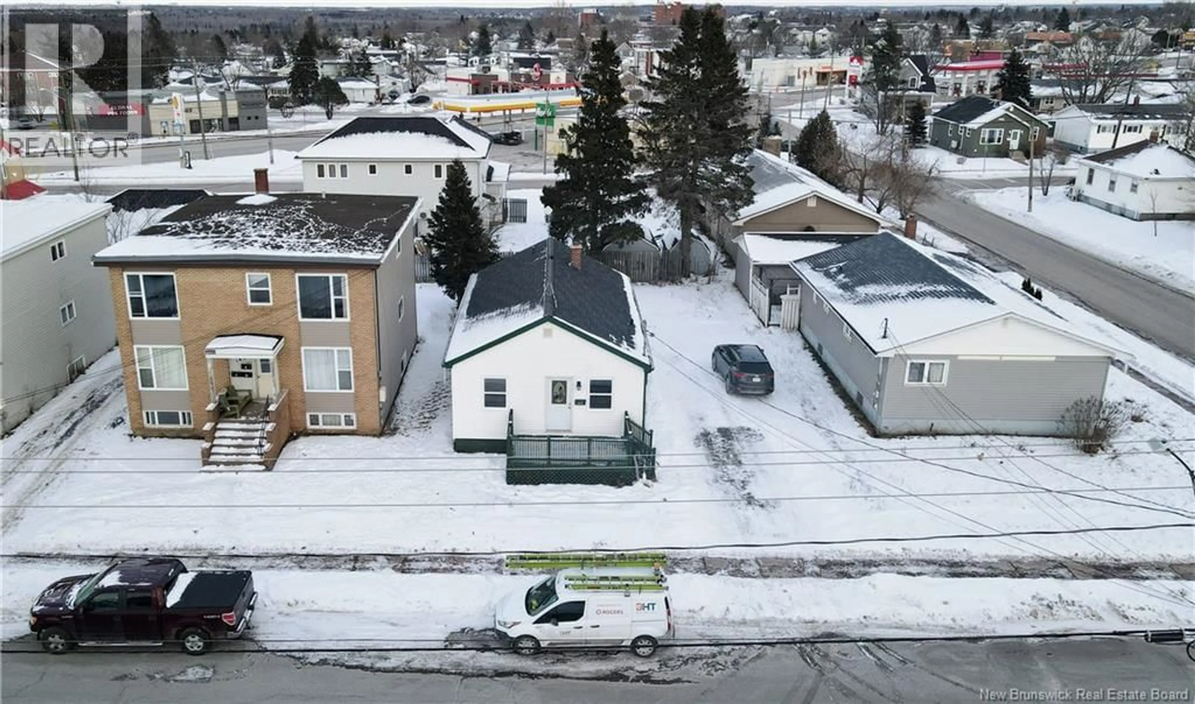 A pic from outside/outdoor area/front of a property/back of a property/a pic from drone, street for 165 WAVERLEY, Moncton New Brunswick E1C7V3