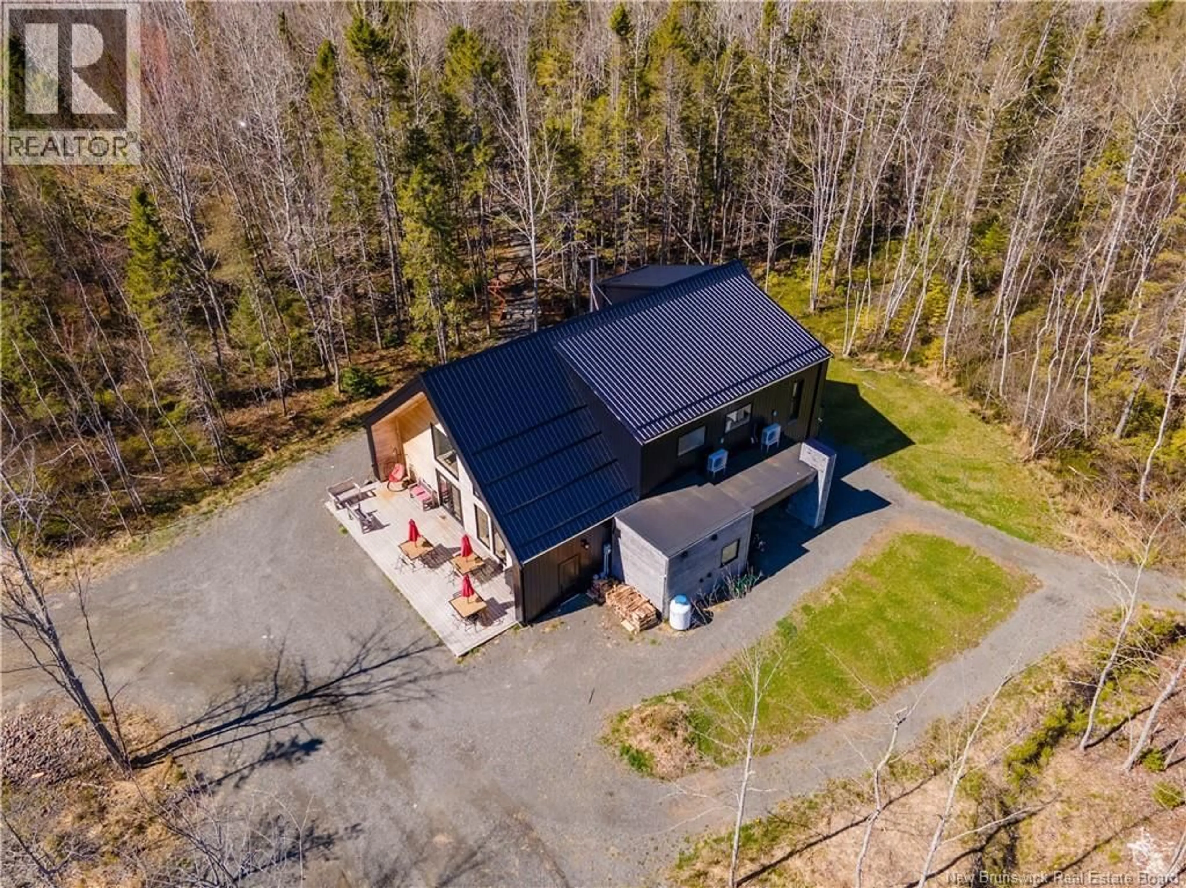 A pic from outside/outdoor area/front of a property/back of a property/a pic from drone, building for 3673 ROUTE 134, Shediac Bridge New Brunswick E4R1R9