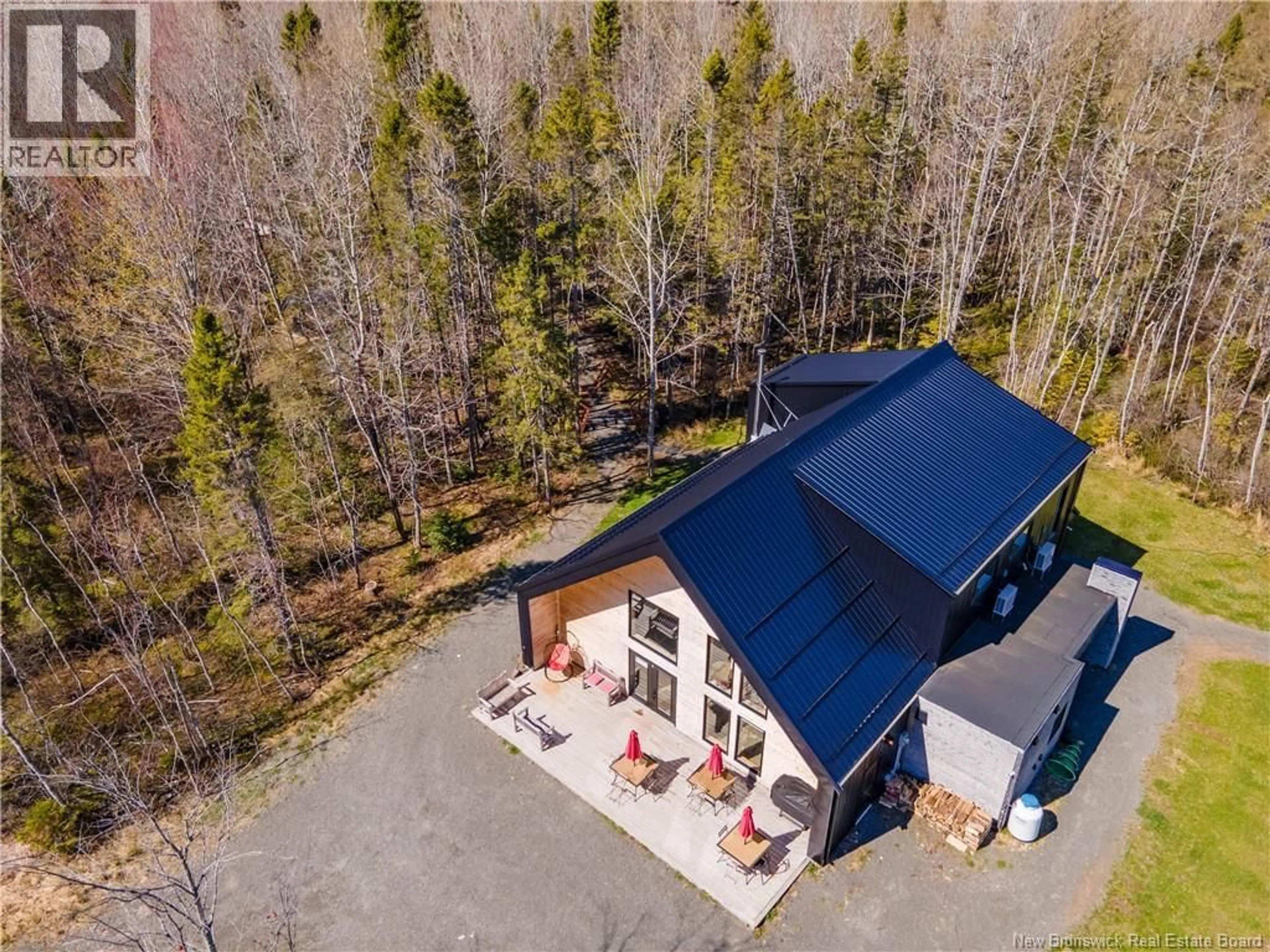 A pic from outside/outdoor area/front of a property/back of a property/a pic from drone, unknown for 3673 ROUTE 134, Shediac Bridge New Brunswick E4R1R9