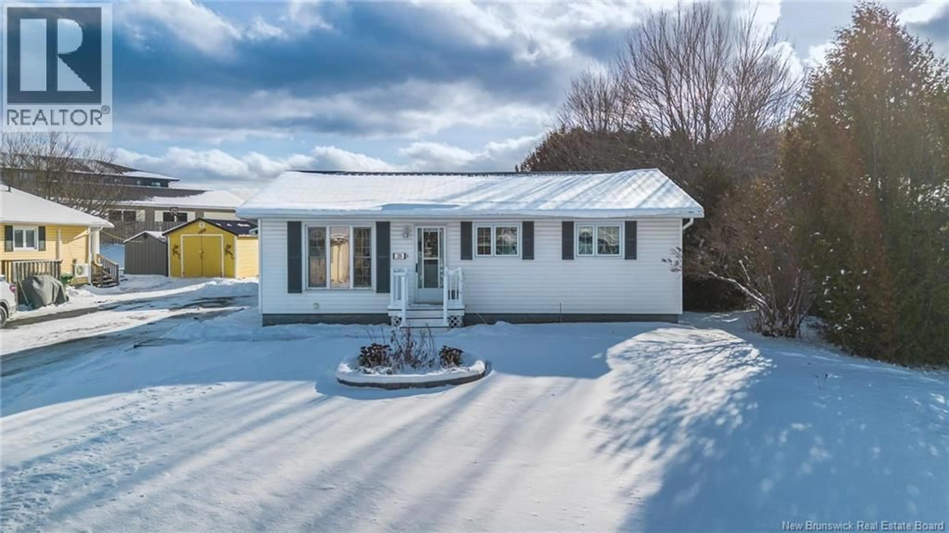 Home with vinyl exterior material, street for 29 NASON CRESCENT, Oromocto New Brunswick E2V1K2