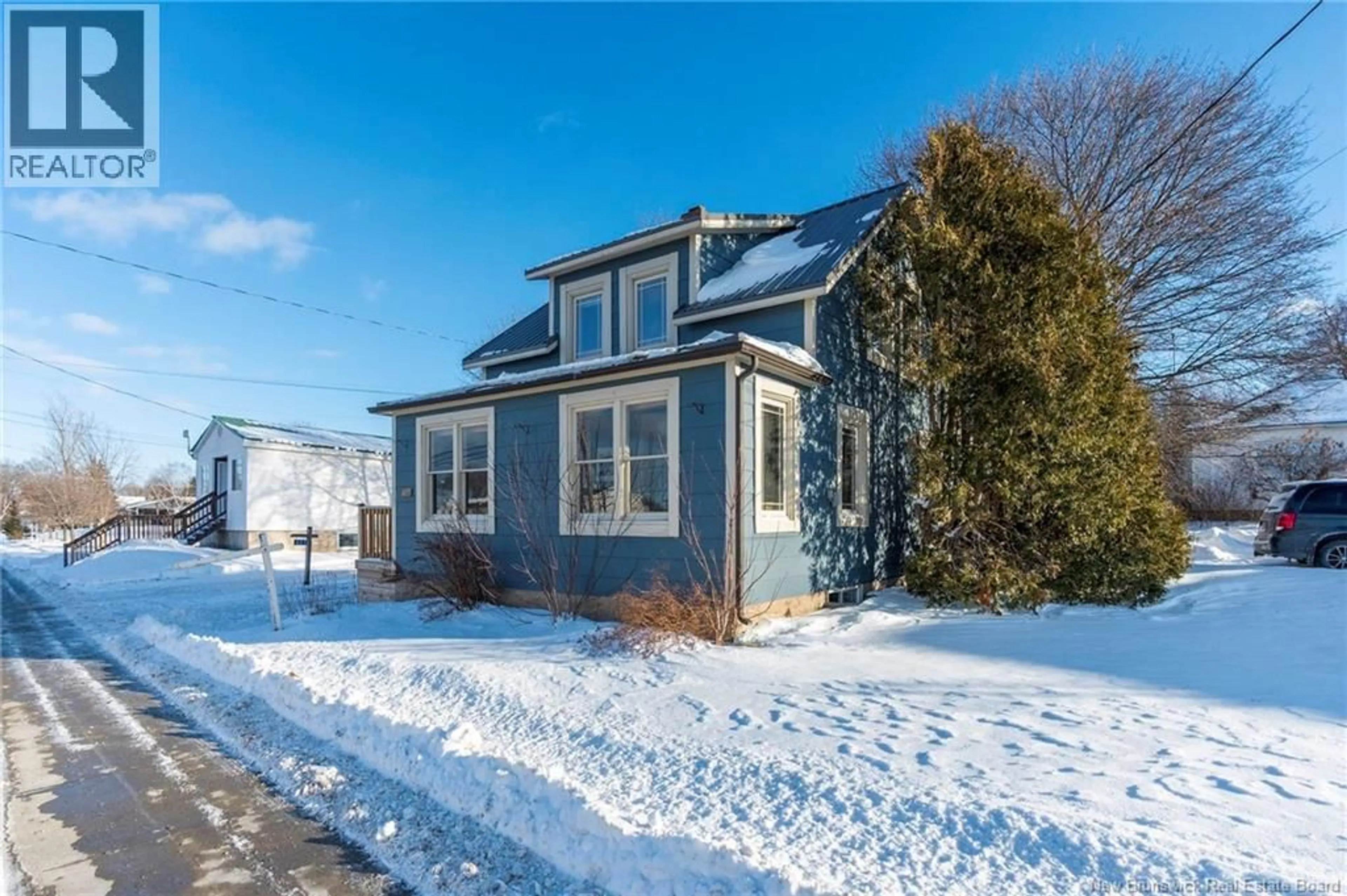 Home with vinyl exterior material, street for 455 MAIN STREET, Shediac New Brunswick E4P2C2