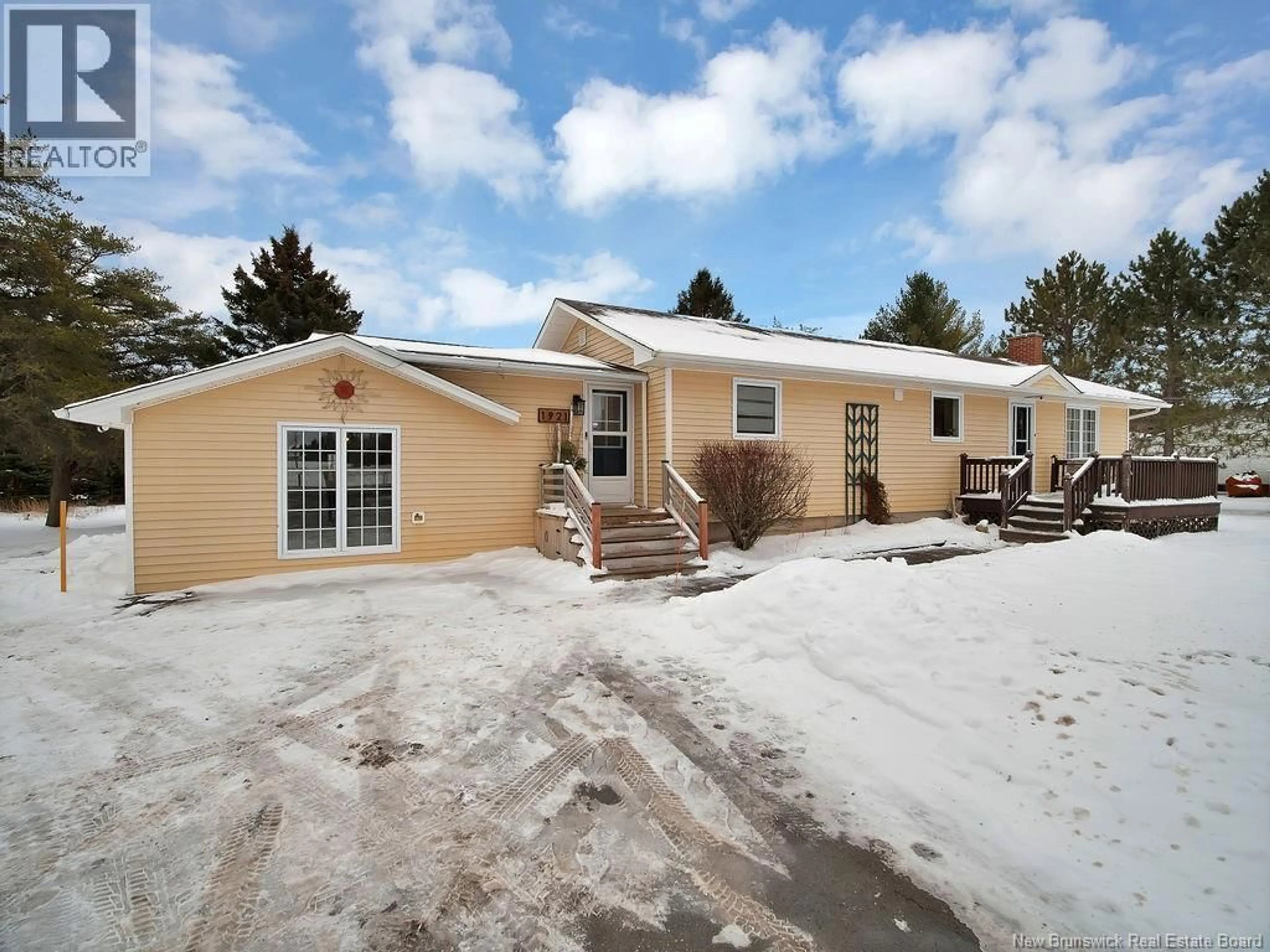 Home with vinyl exterior material, street for 1921 SHEDIAC RIVER ROAD, Shediac River New Brunswick E4R1L1