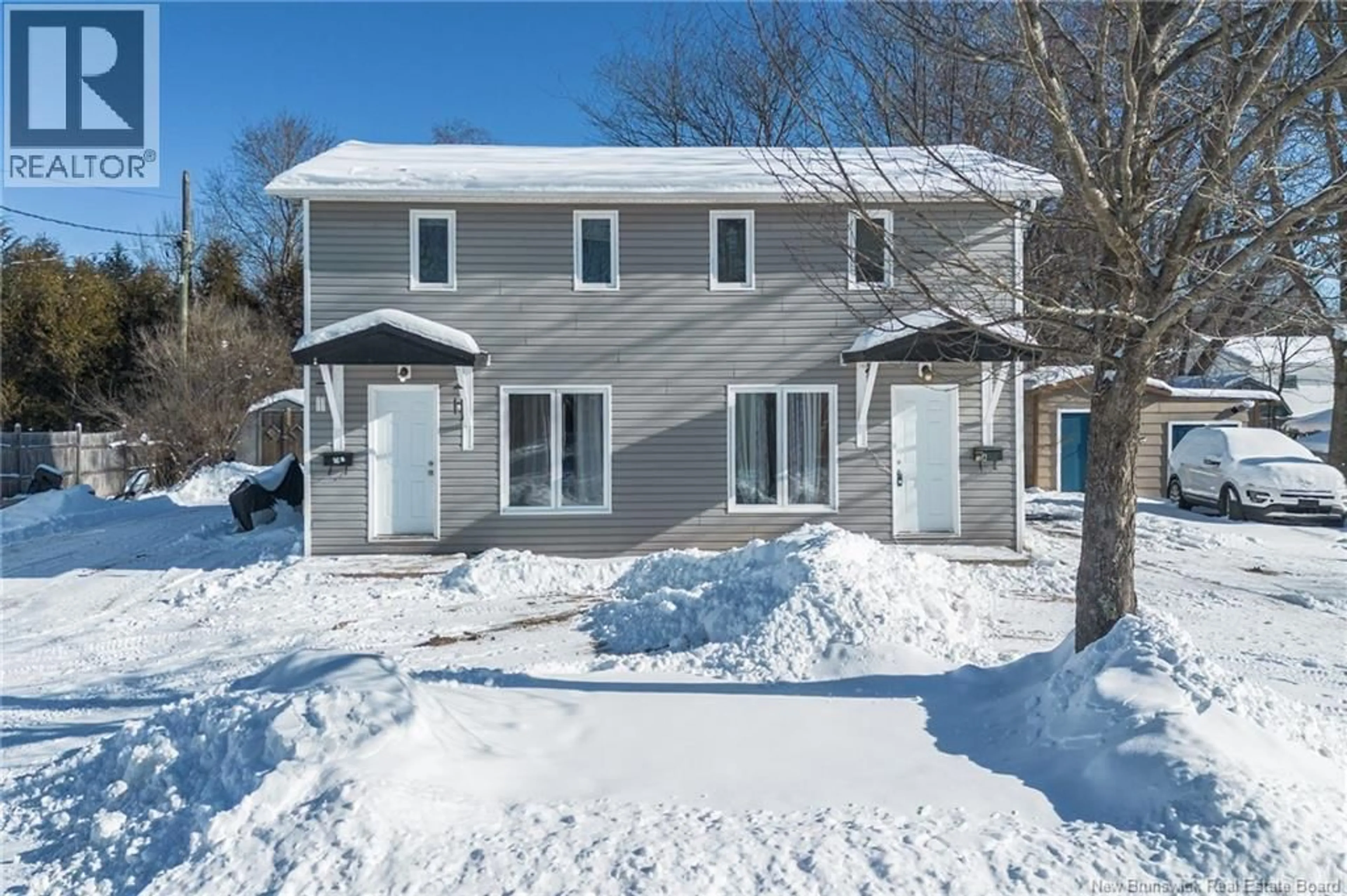 A pic from outside/outdoor area/front of a property/back of a property/a pic from drone, street for A & B - 16 YOUNG STREET, Fredericton New Brunswick E3A3Y2