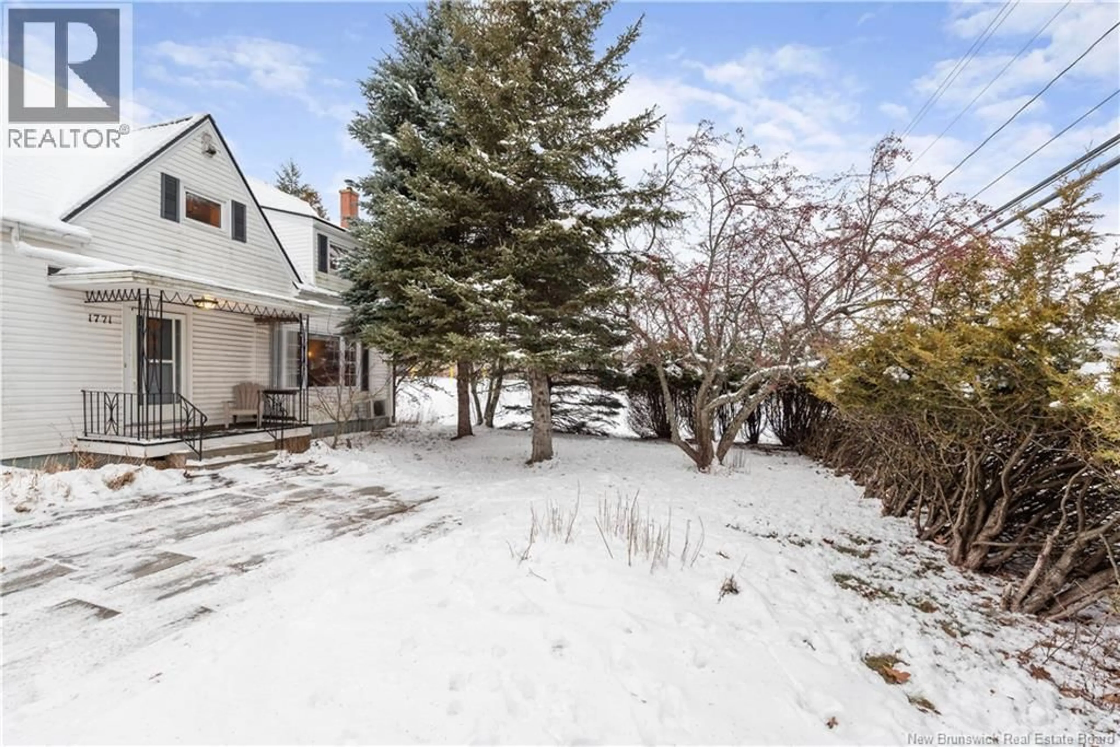 A pic from outside/outdoor area/front of a property/back of a property/a pic from drone, unknown for 1771 RUE AMIRAULT, Dieppe New Brunswick E1A7J7