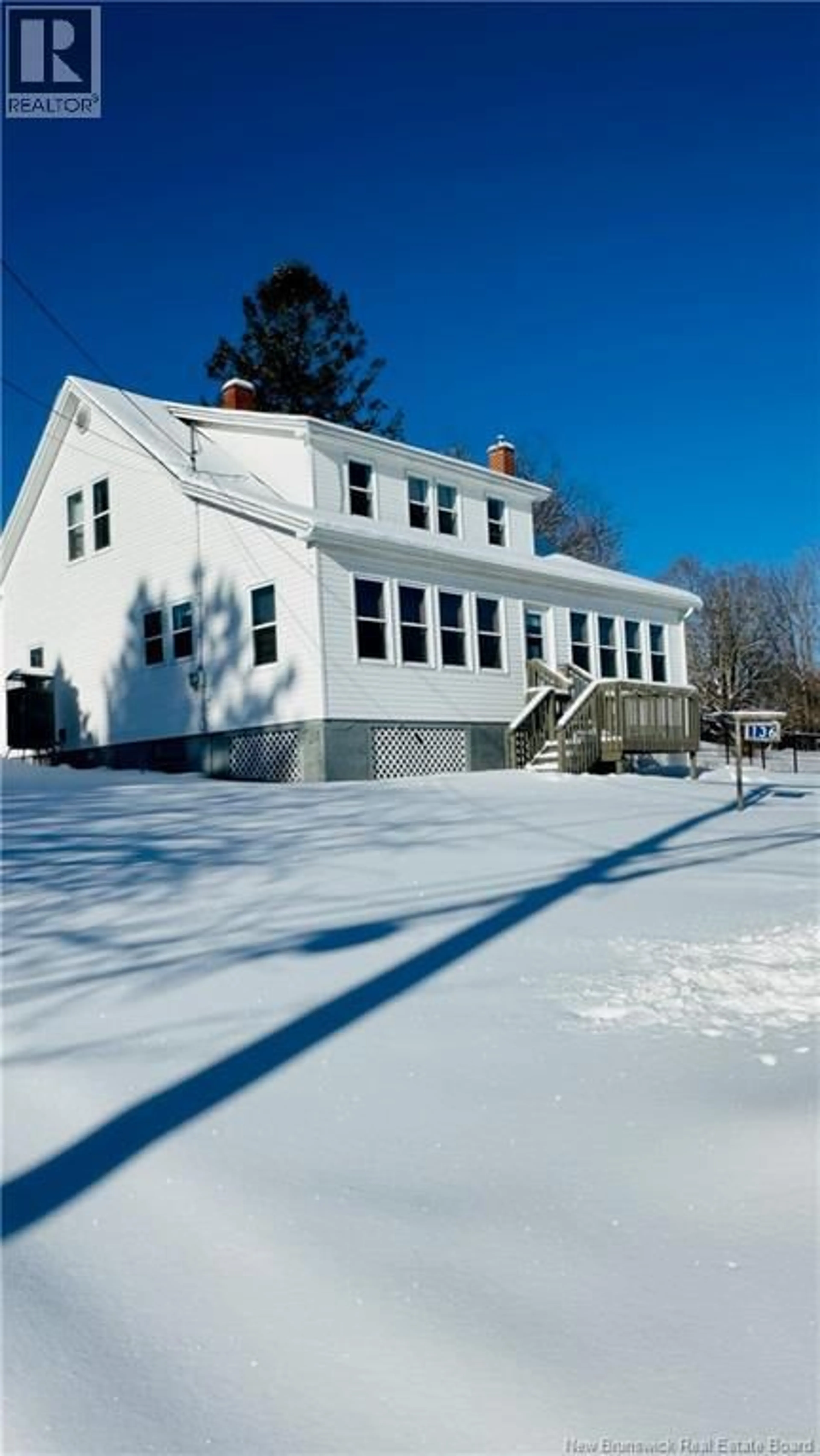 A pic from outside/outdoor area/front of a property/back of a property/a pic from drone, building for 136 RIVERVIEW DRIVE, Florenceville-Bristol New Brunswick E7L3M3