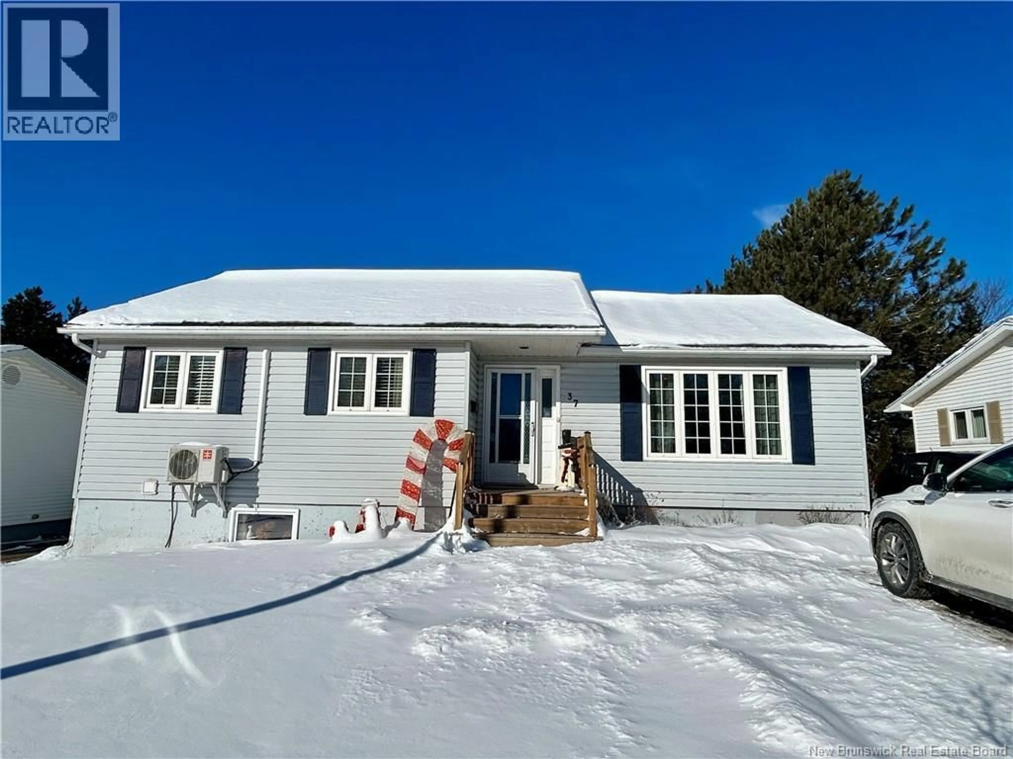 Home with vinyl exterior material, street for 37 BAHAMA STREET, Dieppe New Brunswick E1A4Z1