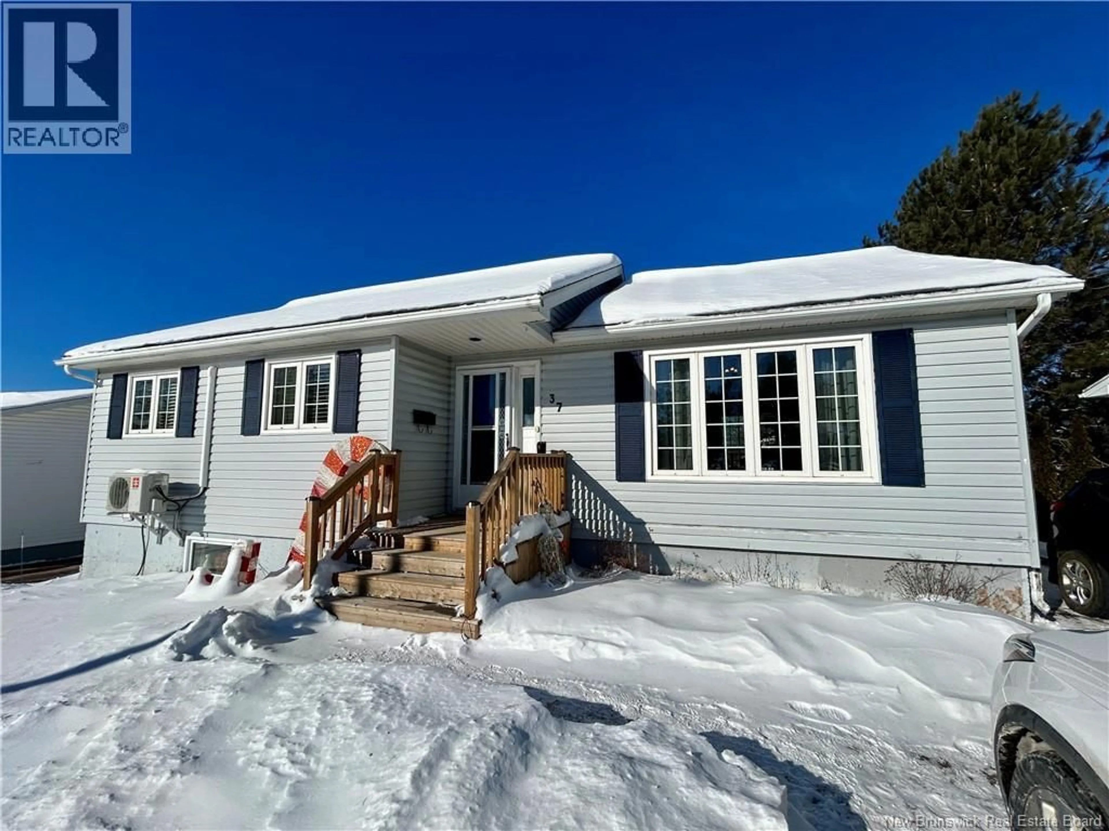 Home with vinyl exterior material, unknown for 37 BAHAMA STREET, Dieppe New Brunswick E1A4Z1