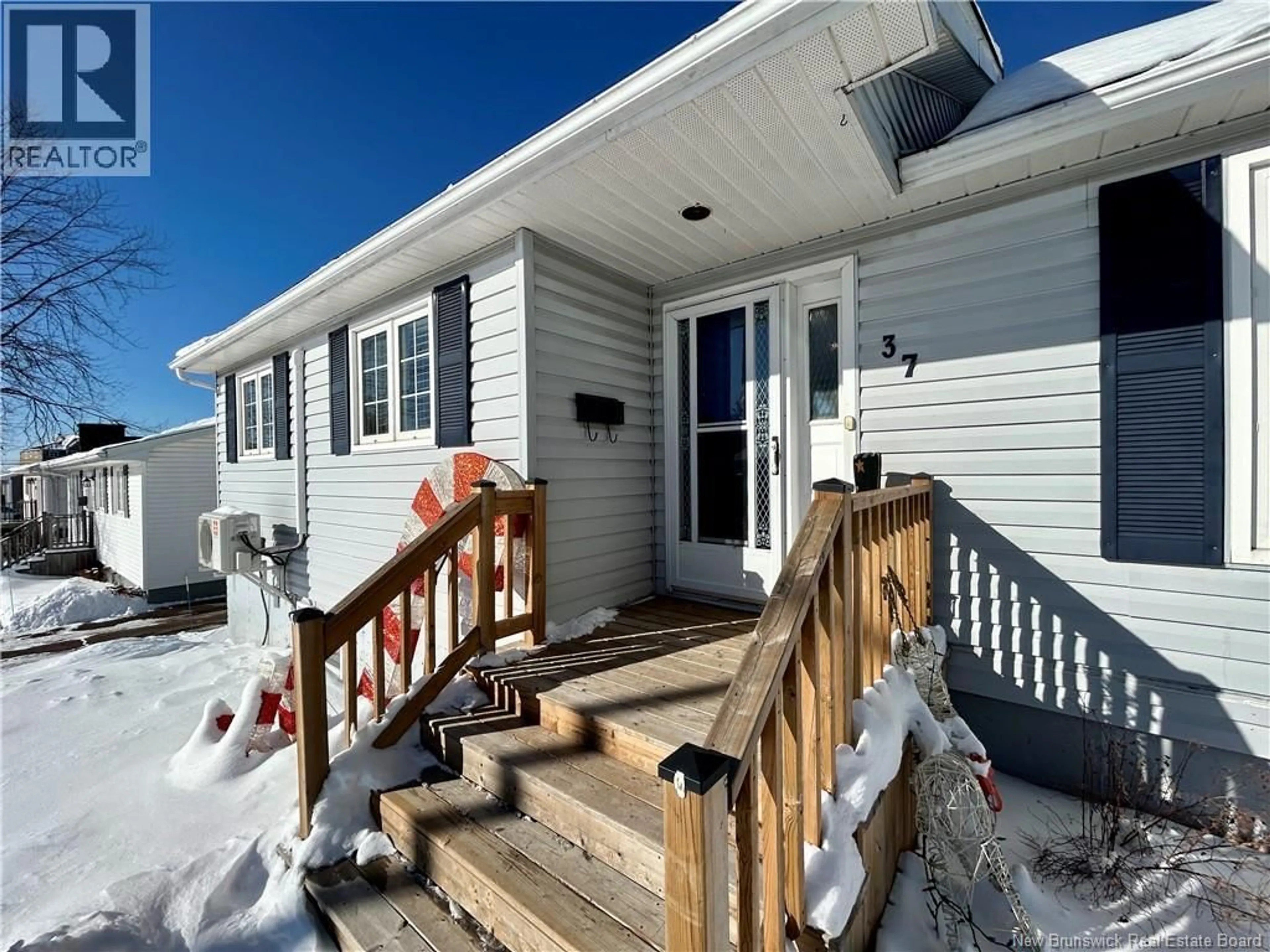 Home with vinyl exterior material, unknown for 37 BAHAMA STREET, Dieppe New Brunswick E1A4Z1