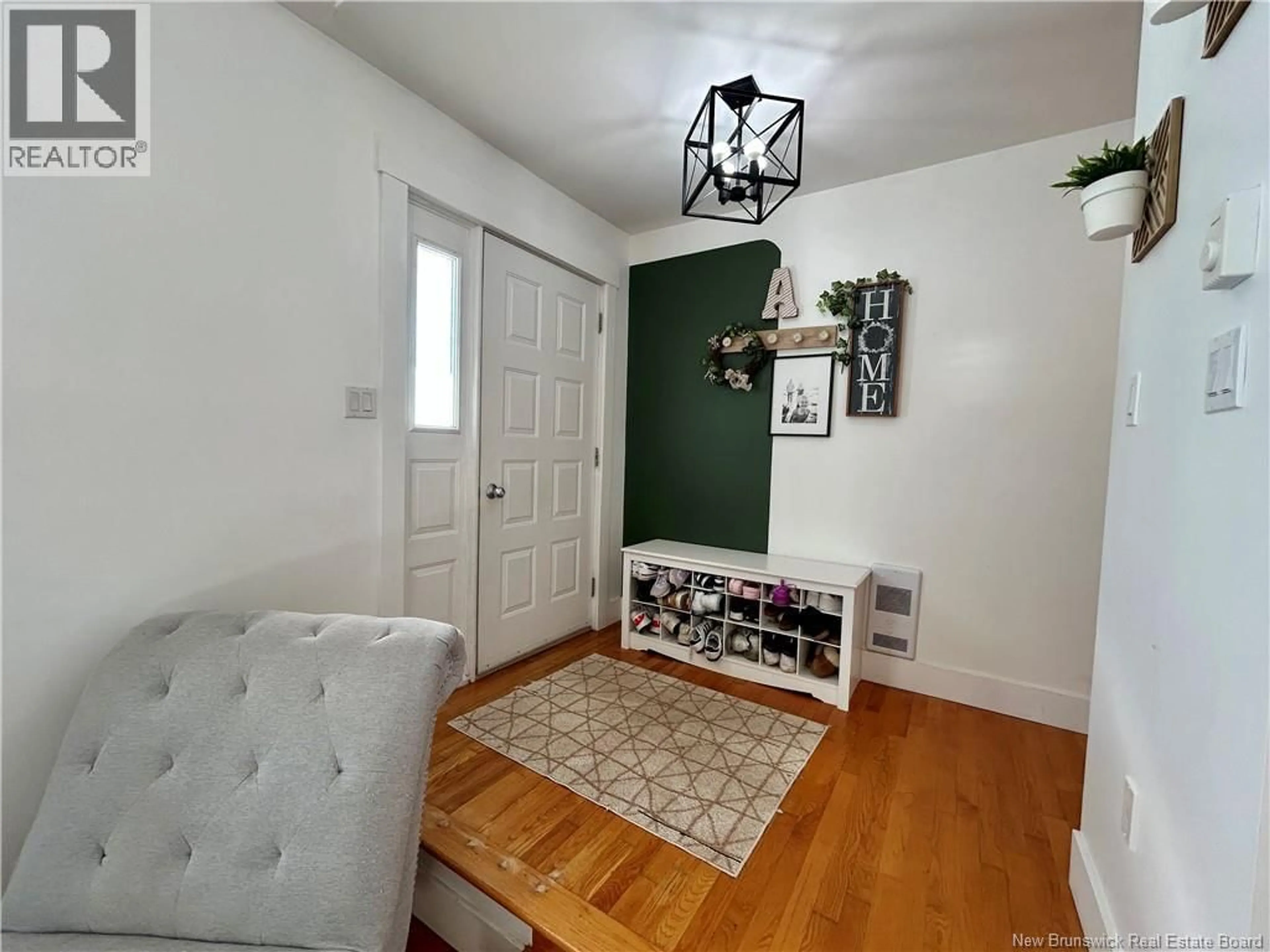 Indoor entryway for 37 BAHAMA STREET, Dieppe New Brunswick E1A4Z1