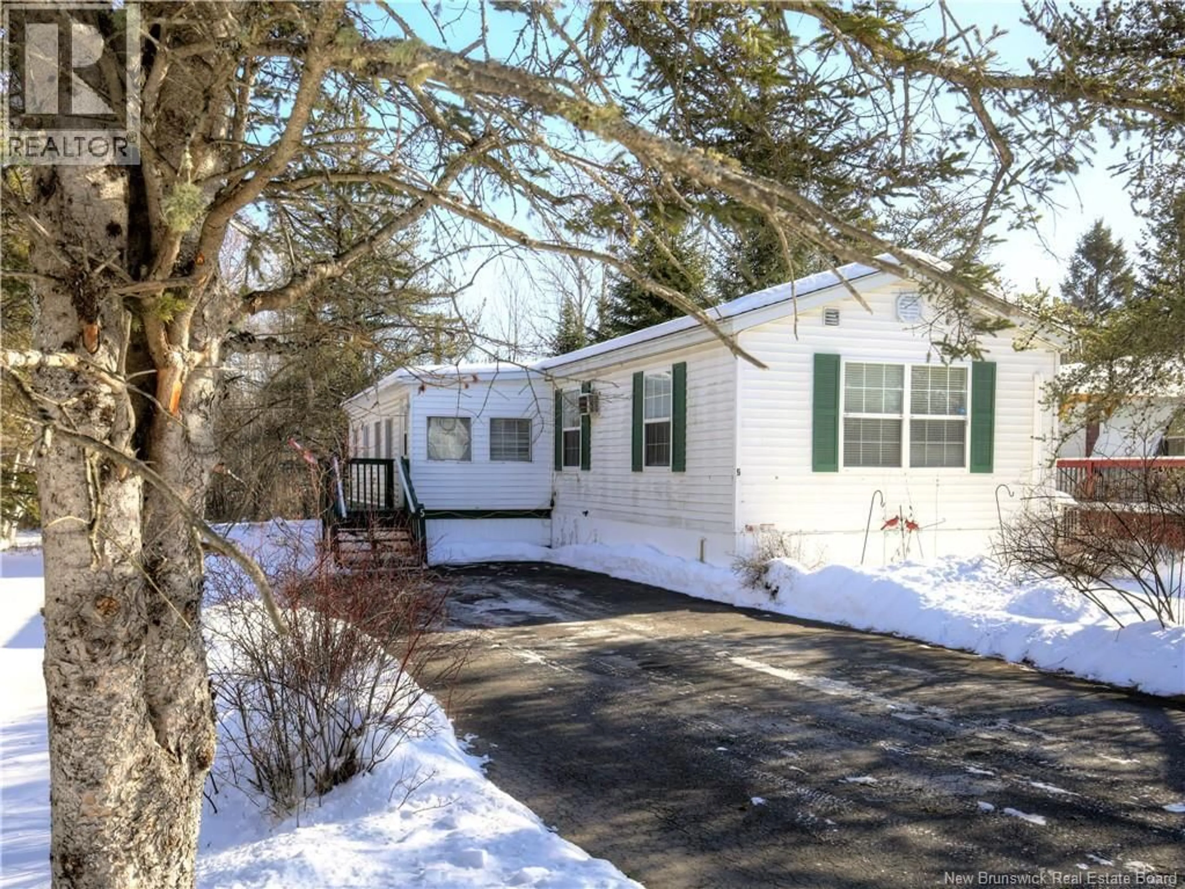 Home with vinyl exterior material, street for 5 NORTHRUP CRESCENT, Lincoln New Brunswick E3B6V1