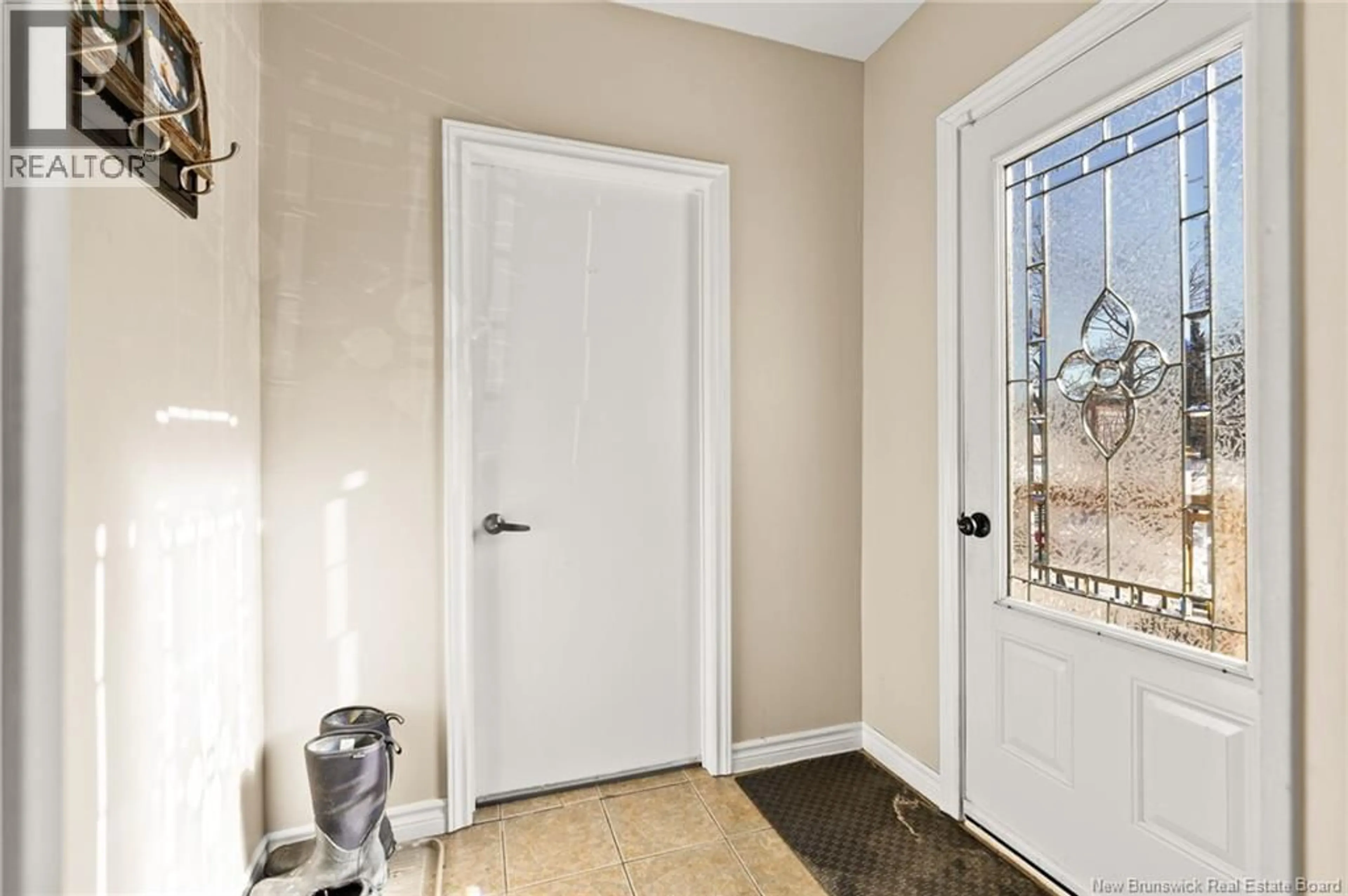 Indoor entryway for 52 ACADIE, Richibucto New Brunswick E4W3V7