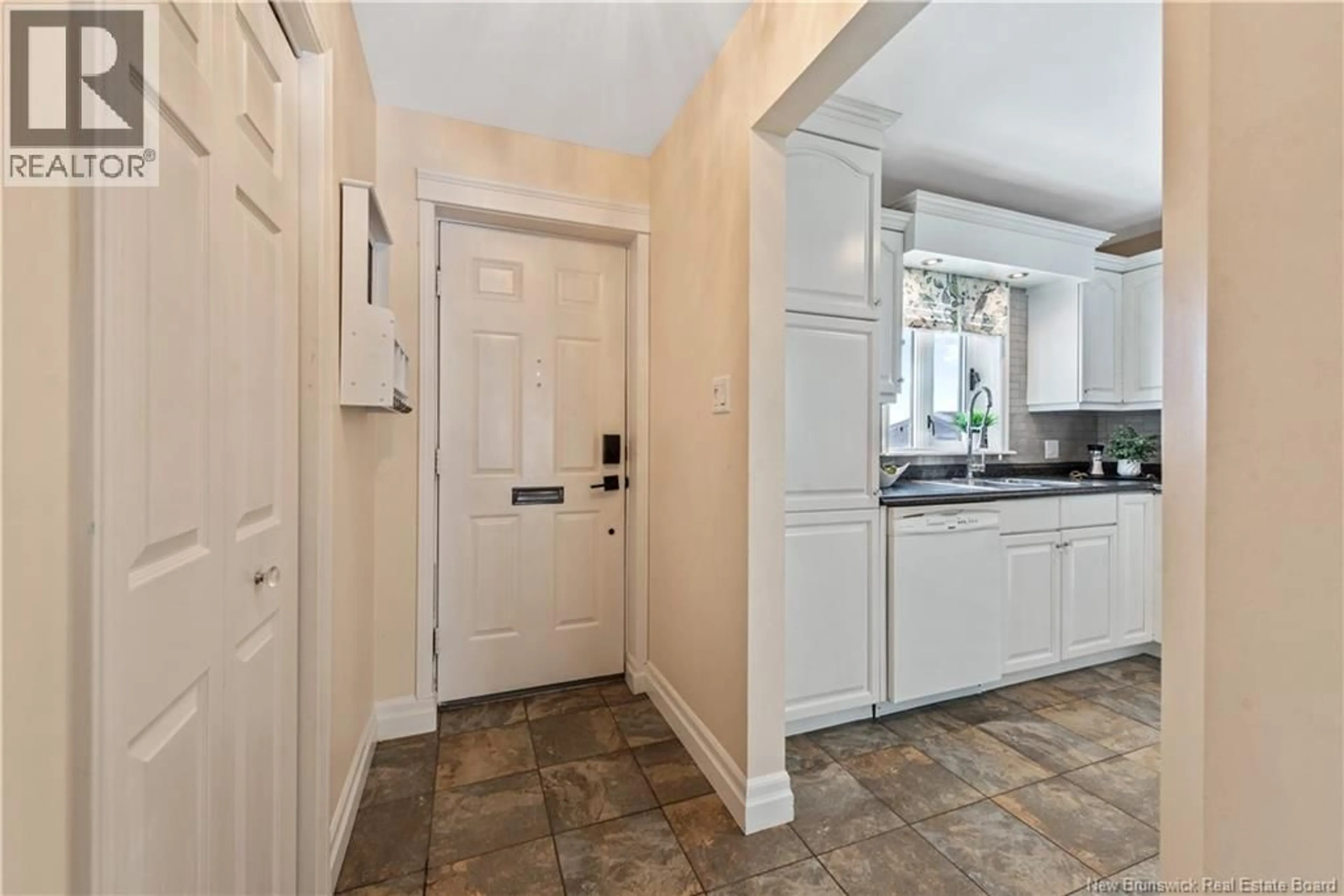 Indoor entryway for 6 - 50 MCAULEY, Moncton New Brunswick E1A6R2