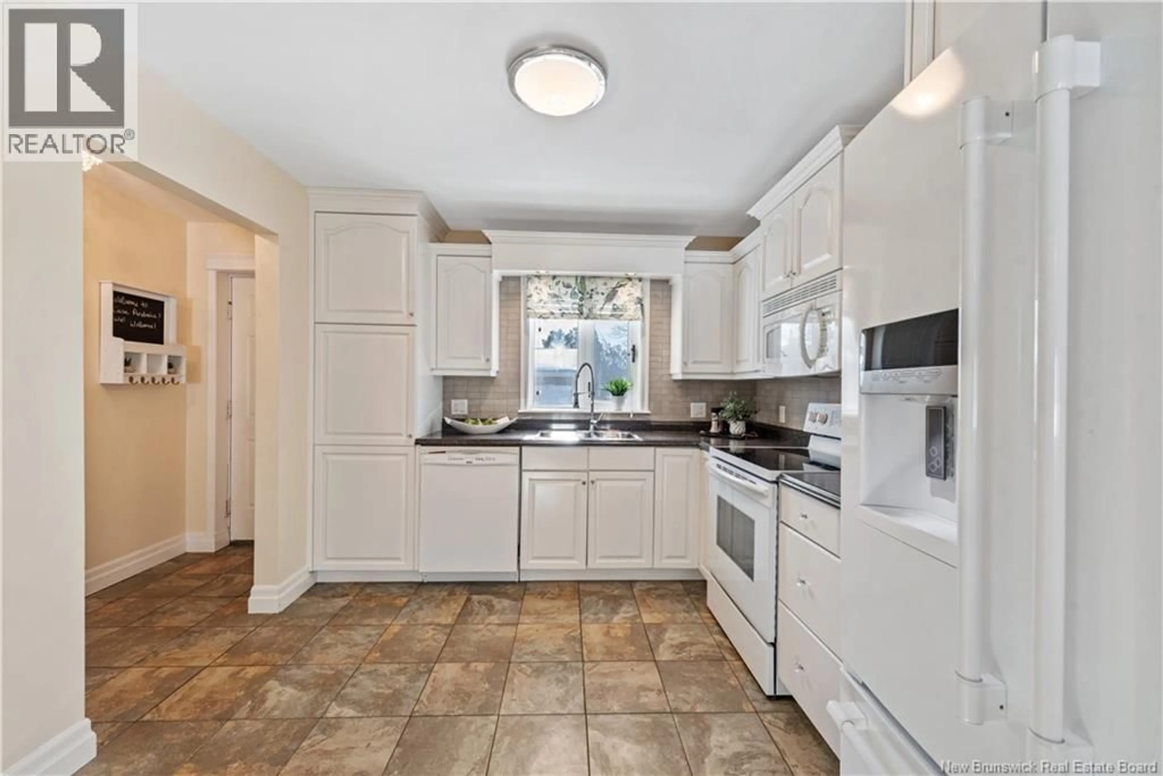 Standard kitchen, ceramic/tile floor for 6 - 50 MCAULEY, Moncton New Brunswick E1A6R2