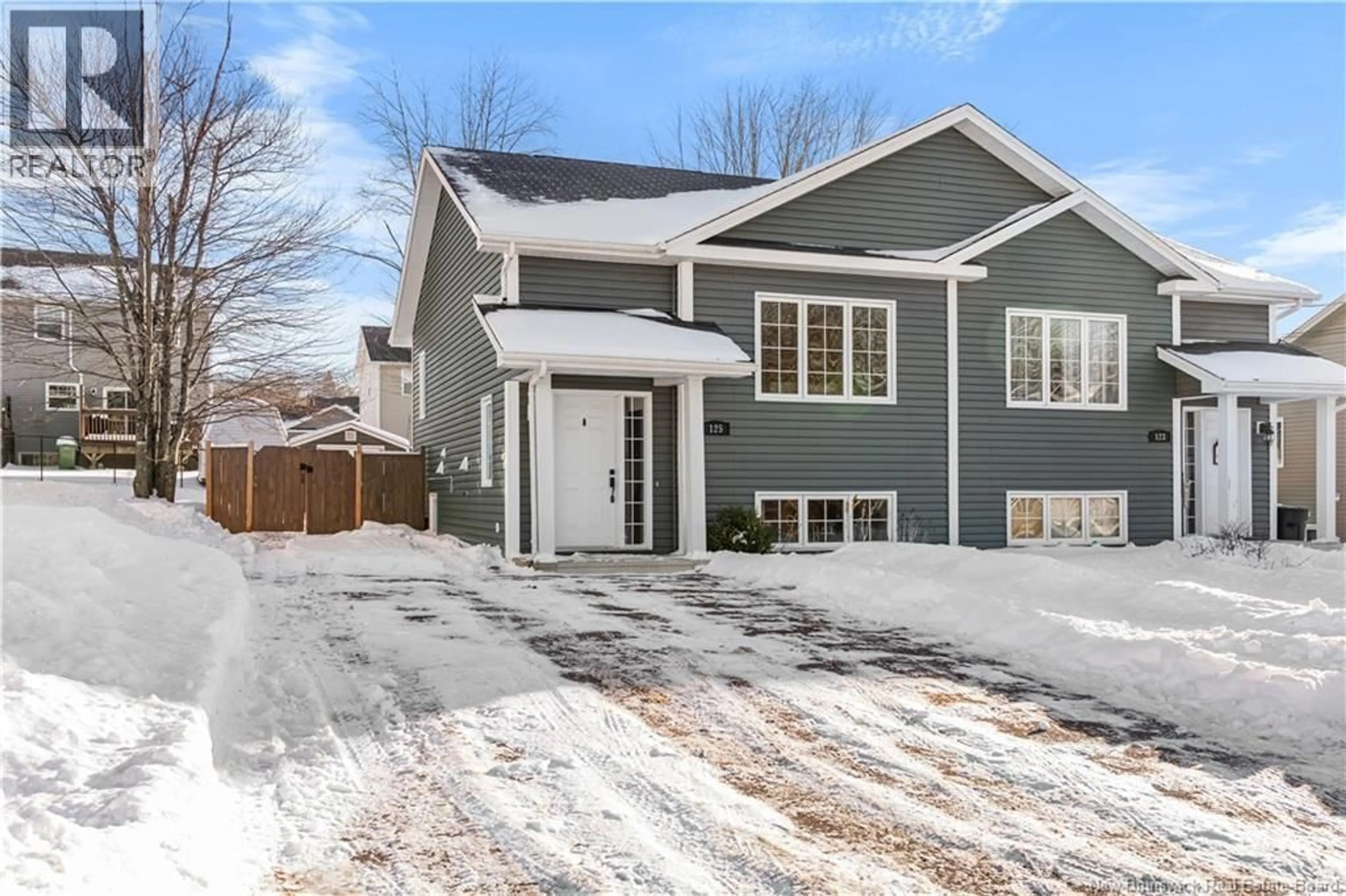 Home with vinyl exterior material, street for 125 BELLE-FORET, Dieppe New Brunswick E1A9E6