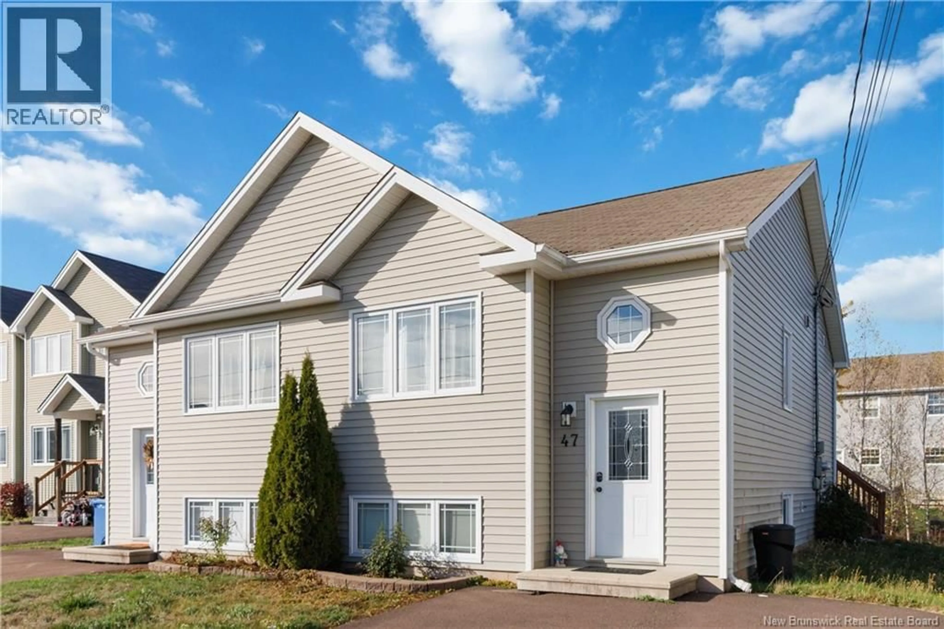 Home with vinyl exterior material, building for 47 NUGENT, Dieppe New Brunswick E1A0S7
