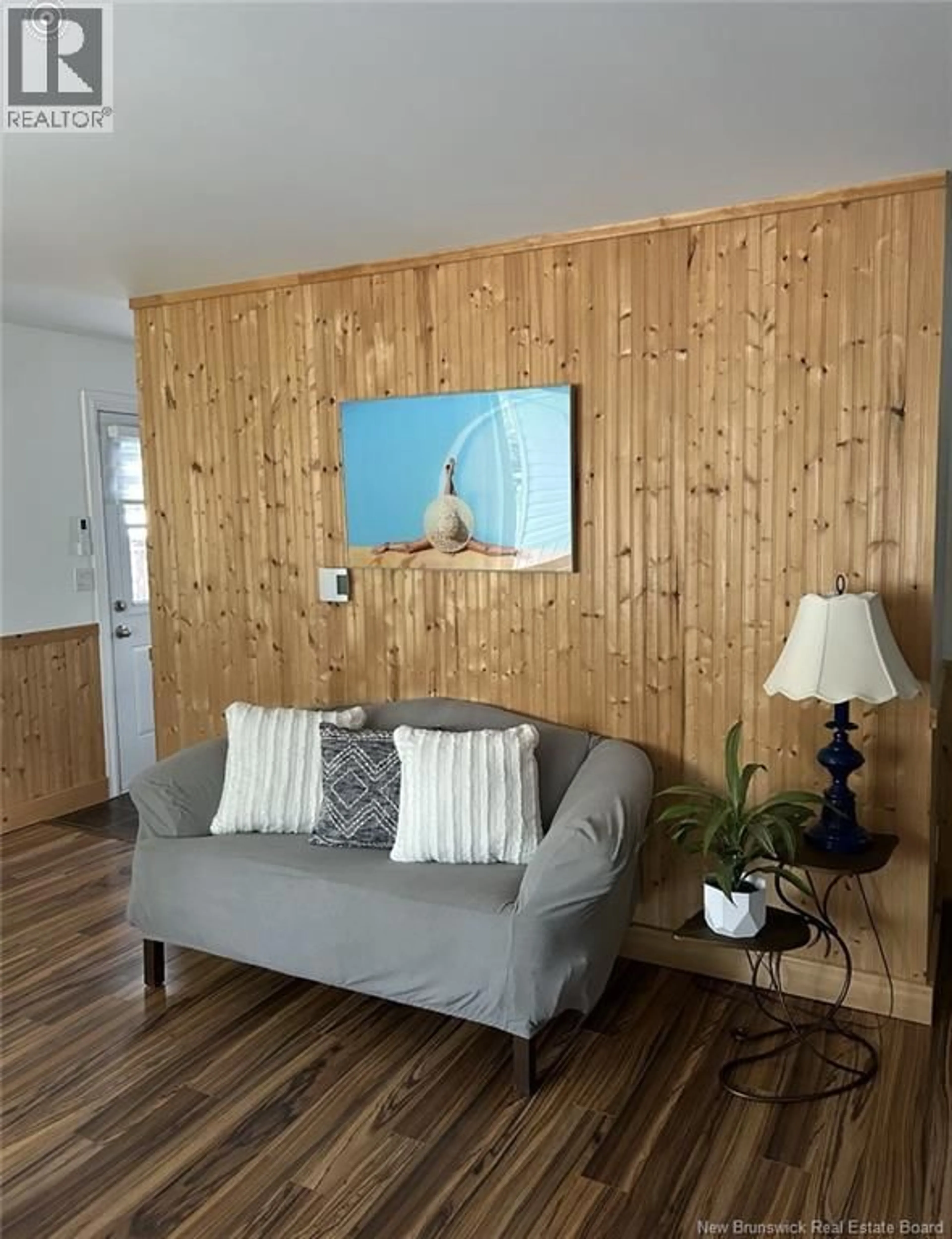 Living room with furniture, wood/laminate floor for 18 SHEPODY LANE, Pointe-Du-Chêne New Brunswick E4P5C9