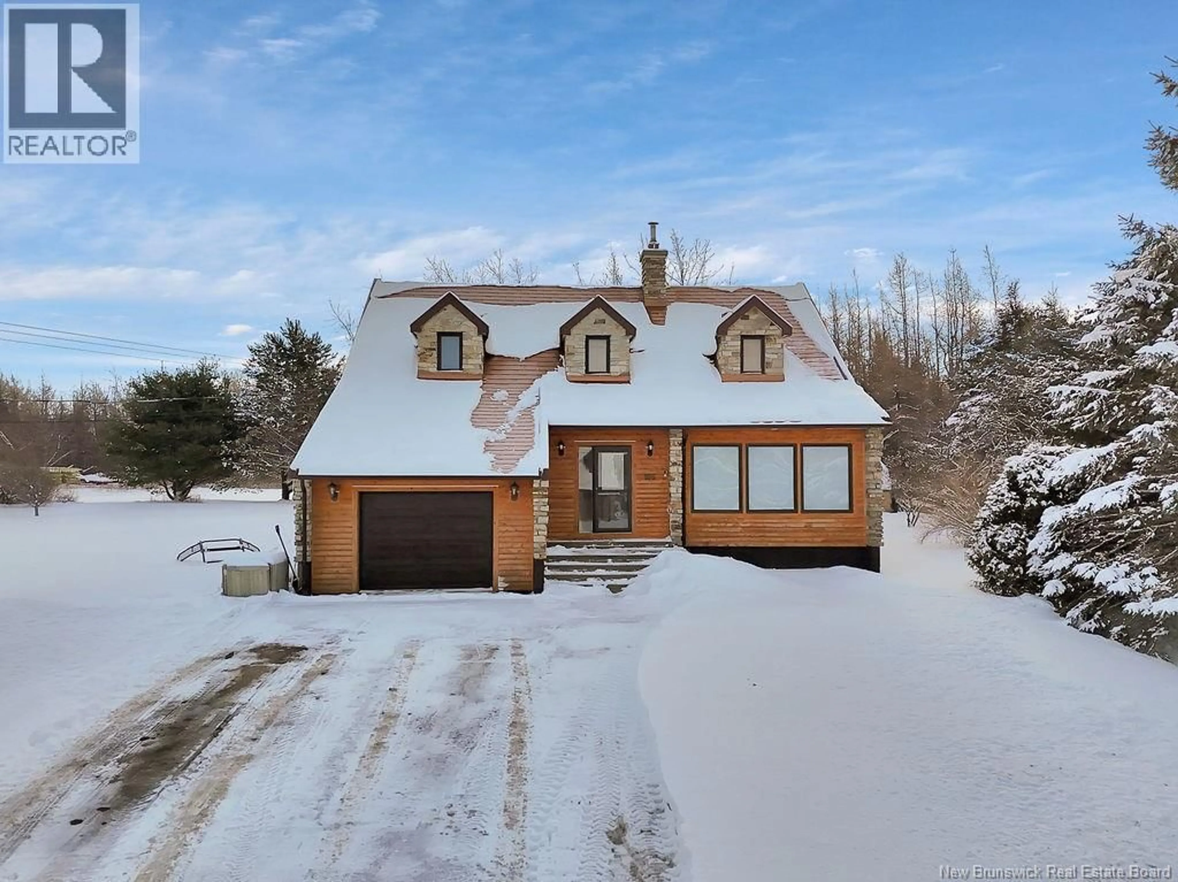 A pic from outside/outdoor area/front of a property/back of a property/a pic from drone, street for 106 CHEMIN L'ACAYEN, Saint-Louis-De-Kent New Brunswick E4X1V6