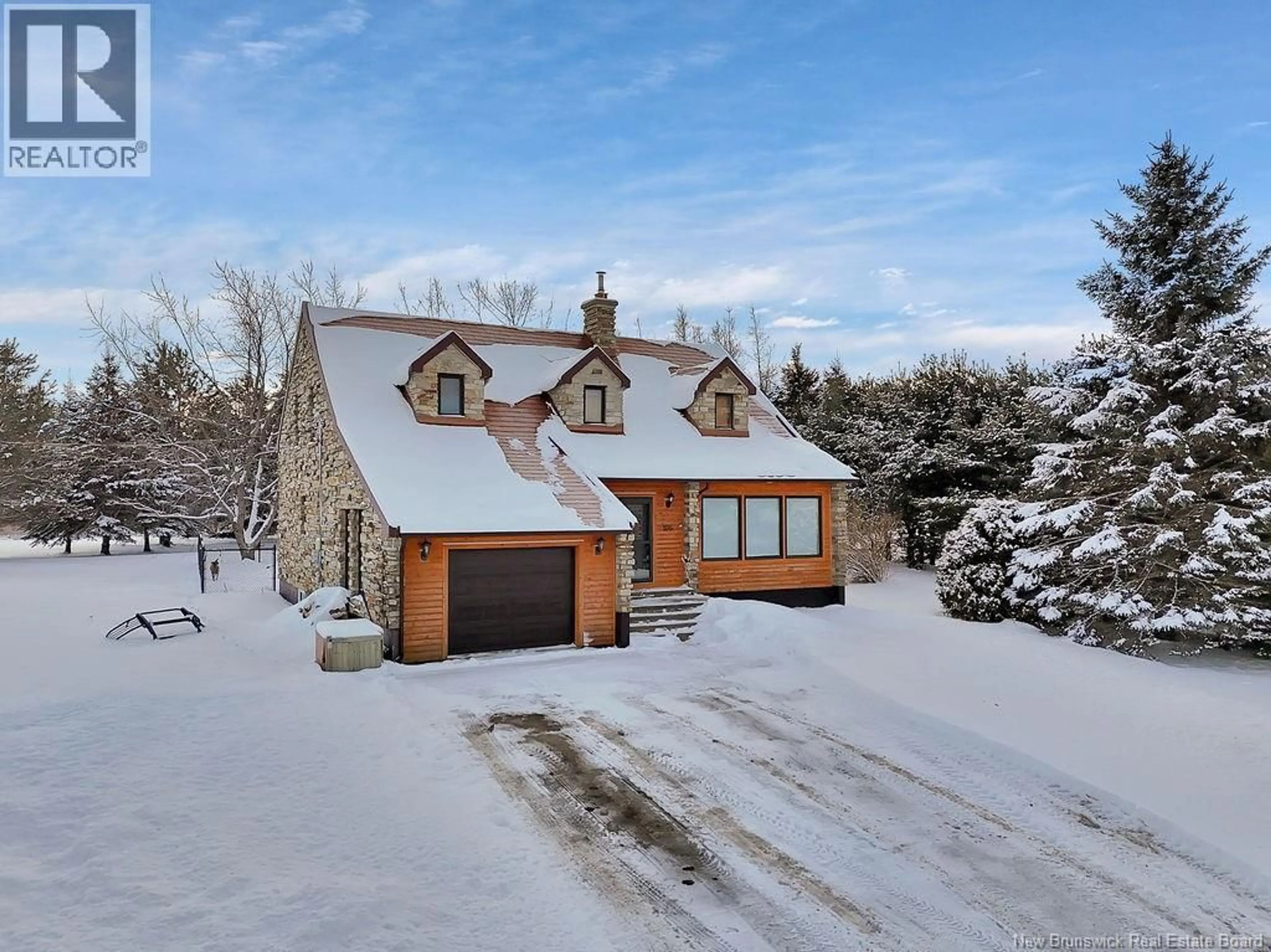 A pic from outside/outdoor area/front of a property/back of a property/a pic from drone, street for 106 CHEMIN L'ACAYEN, Saint-Louis-De-Kent New Brunswick E4X1V6