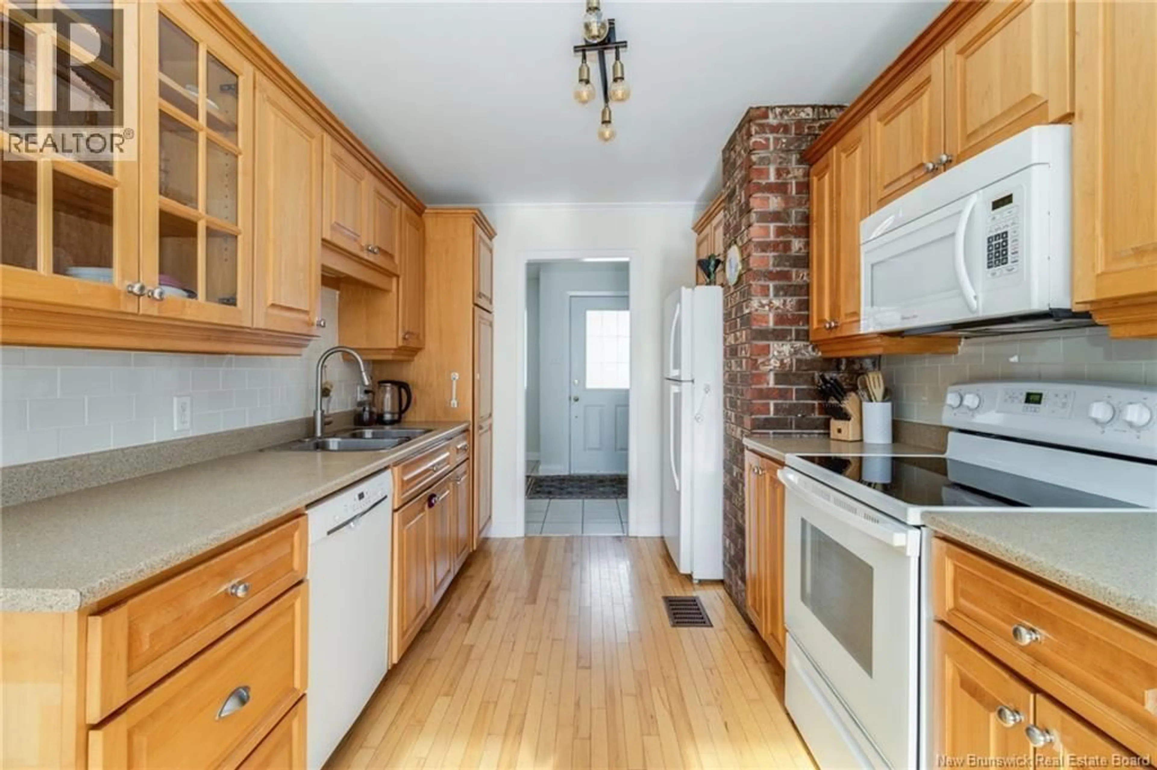 Standard kitchen, wood/laminate floor for 43 WILLIAM STREET, Fredericton New Brunswick E3A4V7