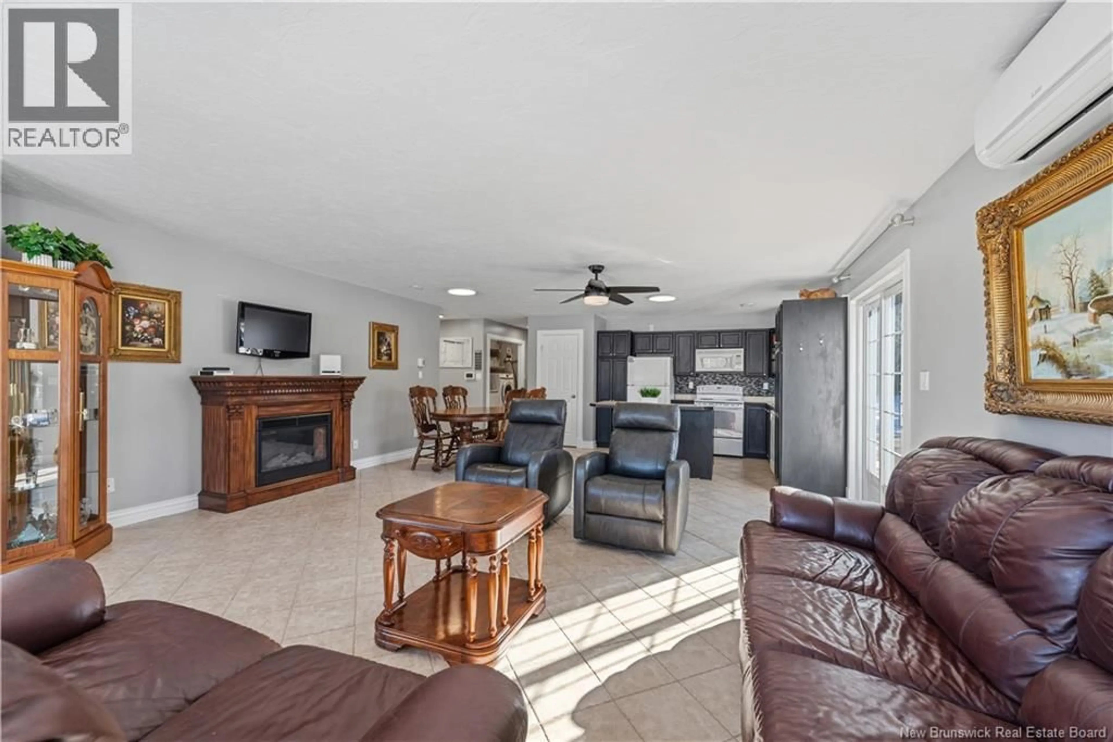 Living room with furniture, unknown for 65 CLEMENT AVENUE, Saint-Antoine New Brunswick E4V1E3