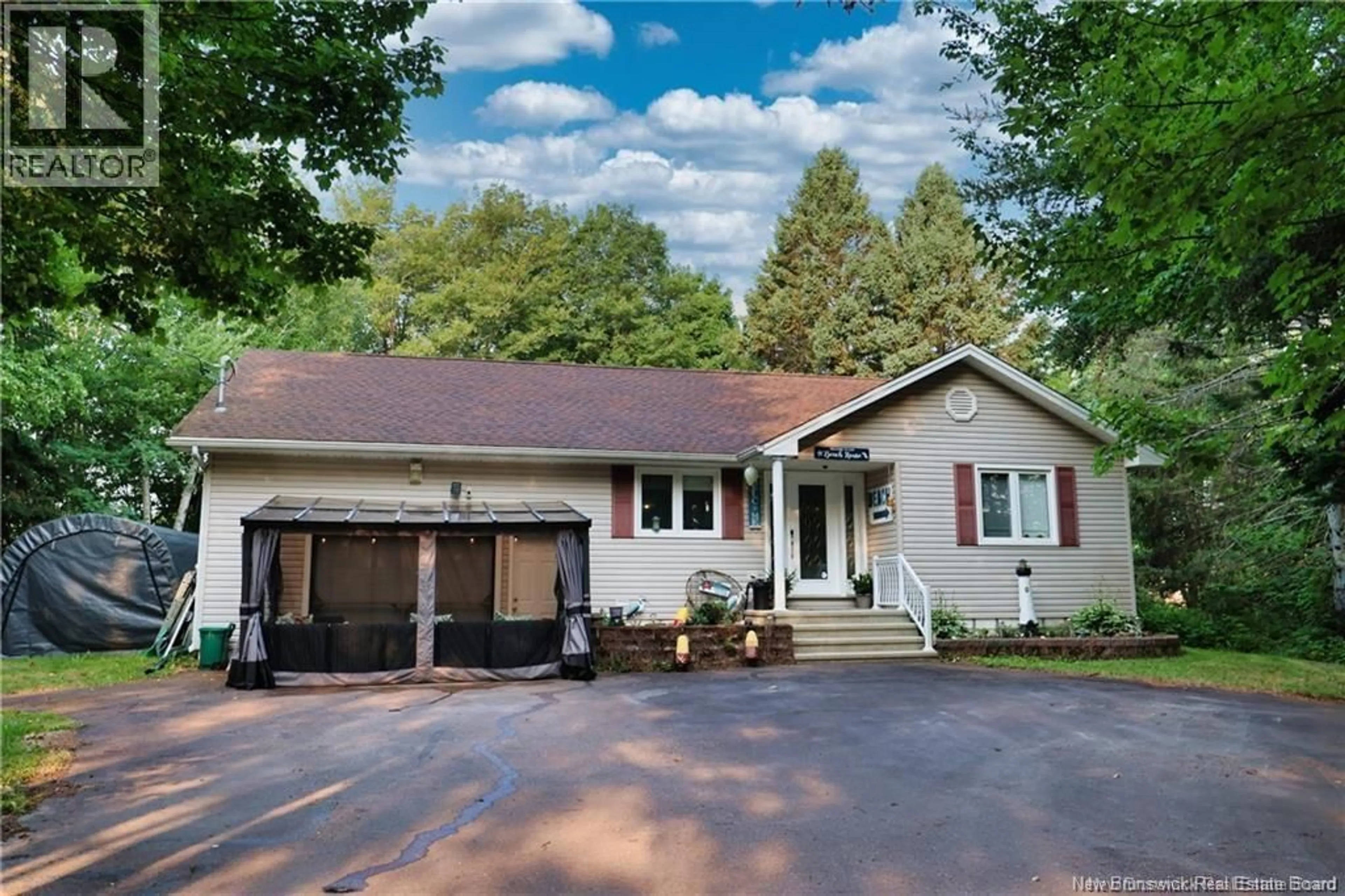 Home with vinyl exterior material, street for 86 AQUILA CRESCENT, Grande-Digue New Brunswick E4R3T2