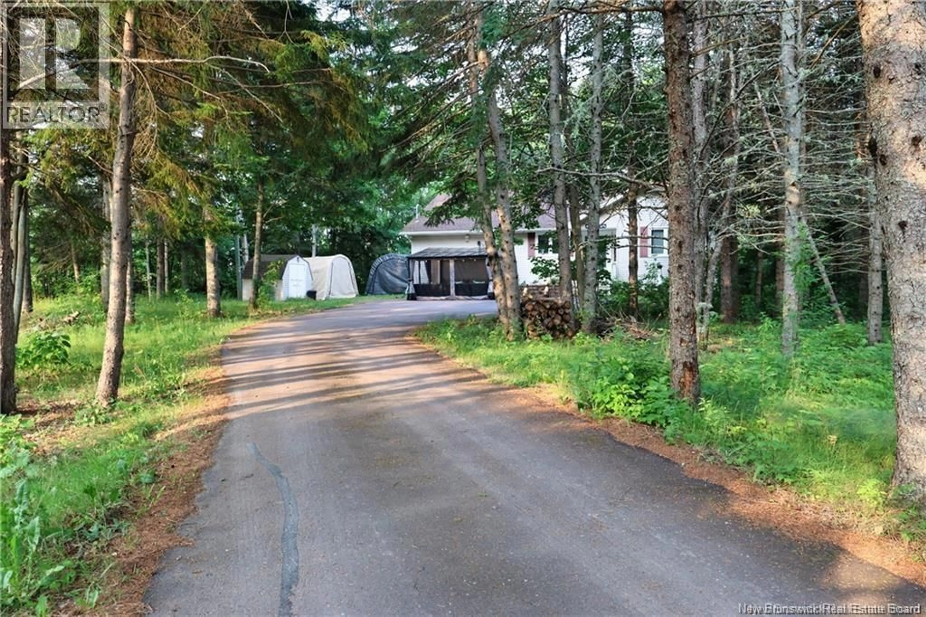 Indoor foyer for 86 AQUILA CRESCENT, Grande-Digue New Brunswick E4R3T2