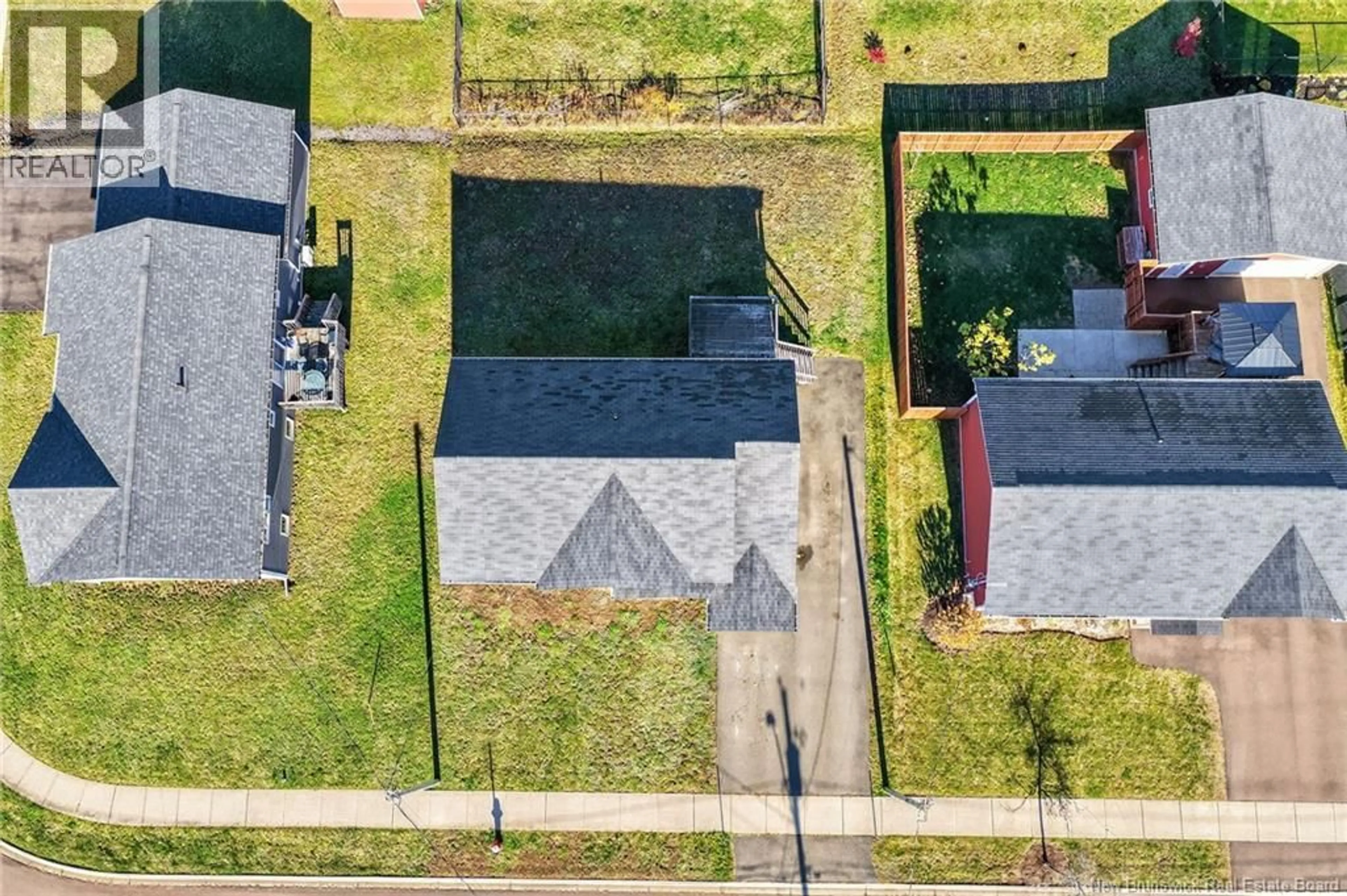A pic from outside/outdoor area/front of a property/back of a property/a pic from drone, street for 33 CUMBERLAND STREET, Moncton New Brunswick E1G0Z9