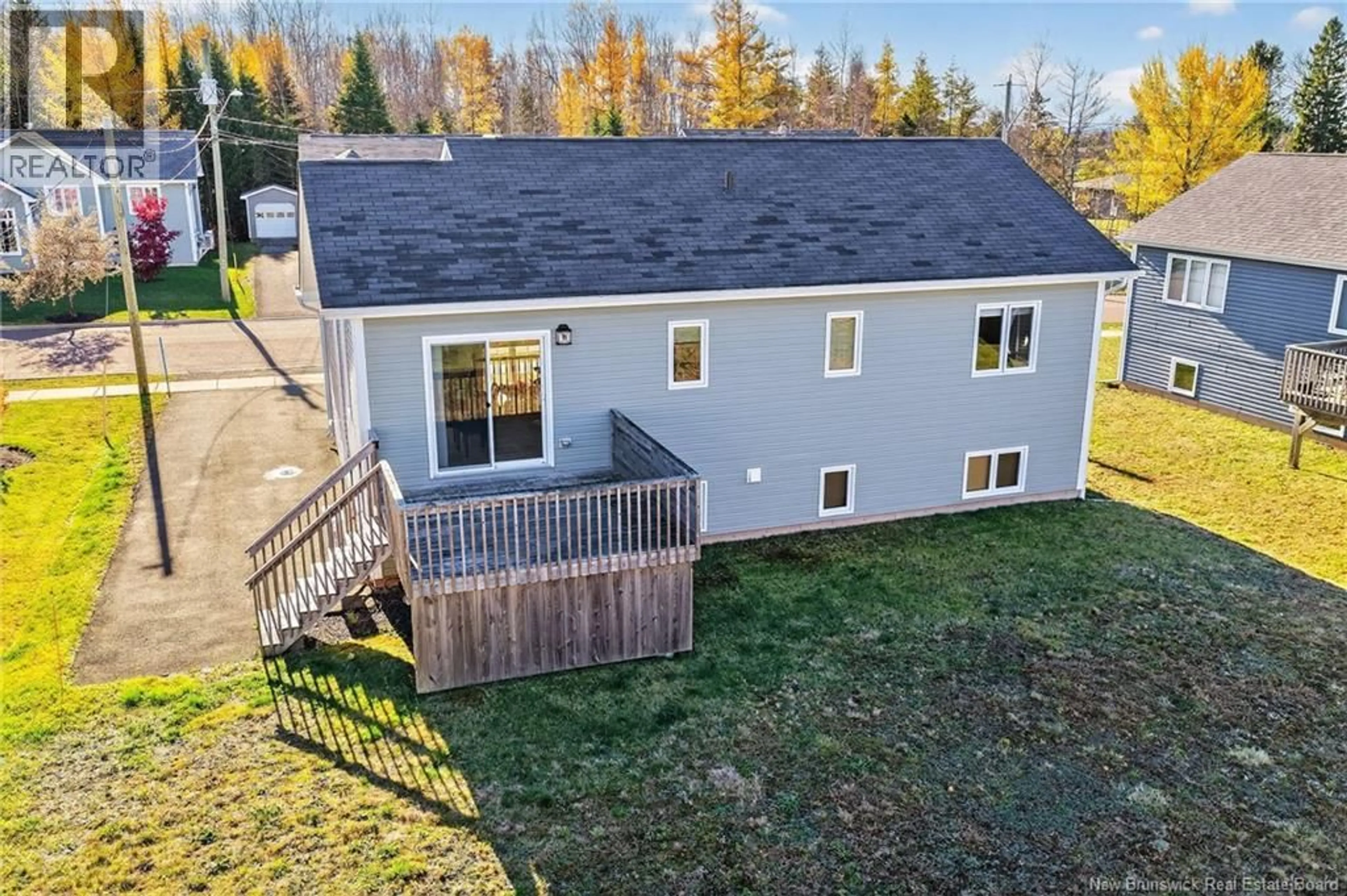 A pic from outside/outdoor area/front of a property/back of a property/a pic from drone, unknown for 33 CUMBERLAND STREET, Moncton New Brunswick E1G0Z9