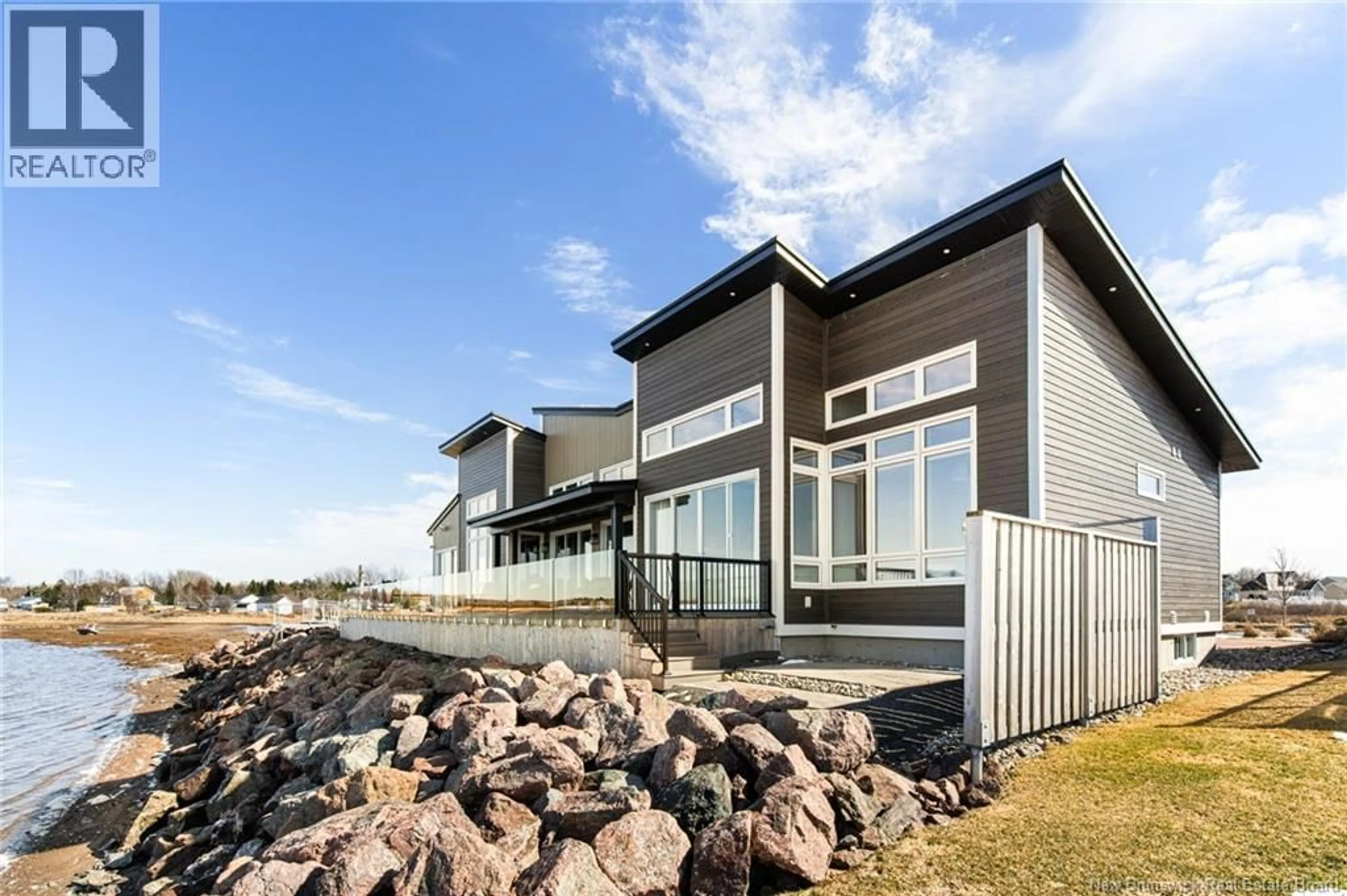 Home with vinyl exterior material, unknown for 486 PATUREL STREET, Shediac New Brunswick E4P2L3