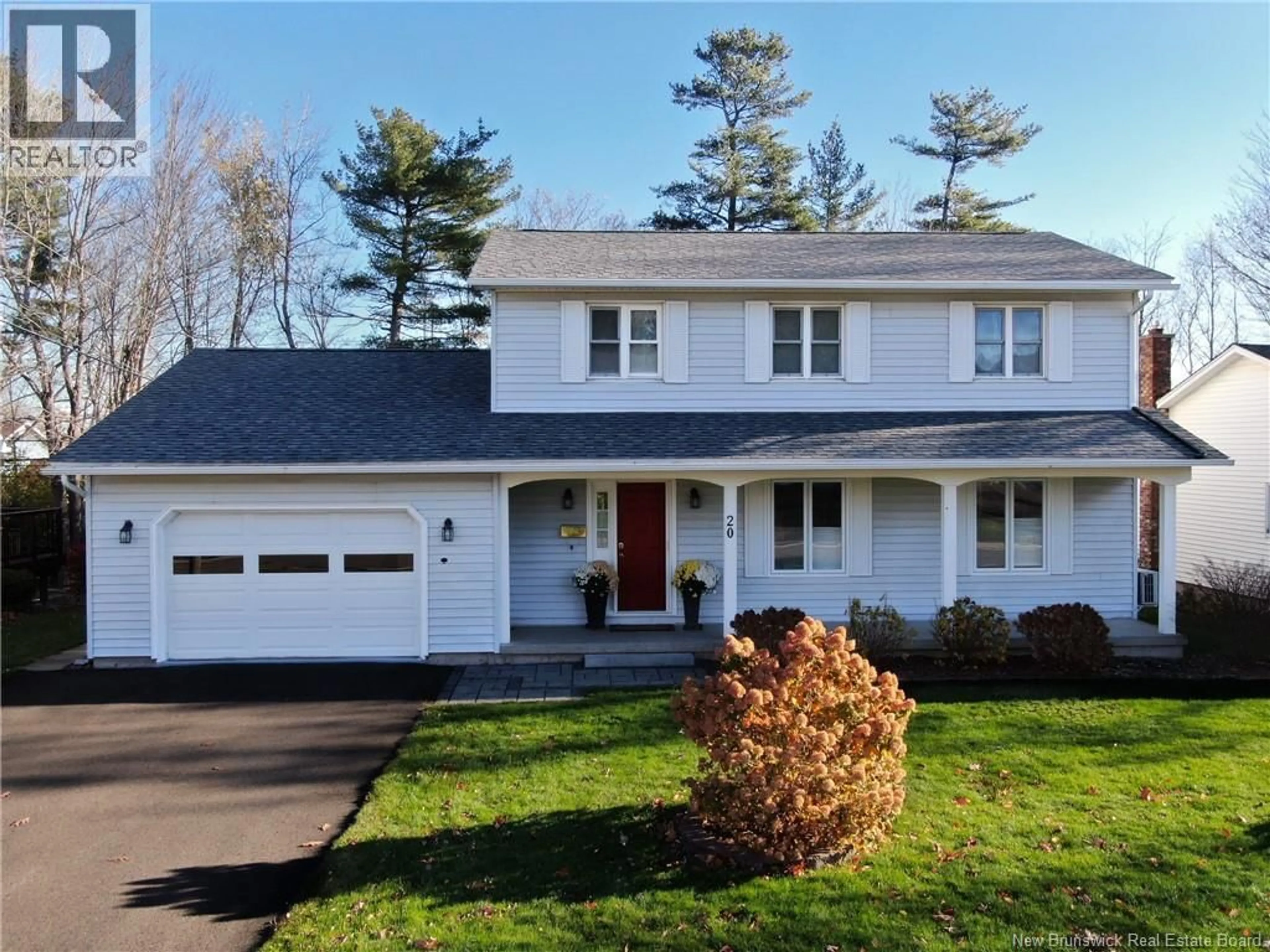 Home with vinyl exterior material, street for 20 GLOUCESTER COURT, Fredericton New Brunswick E3B6E6