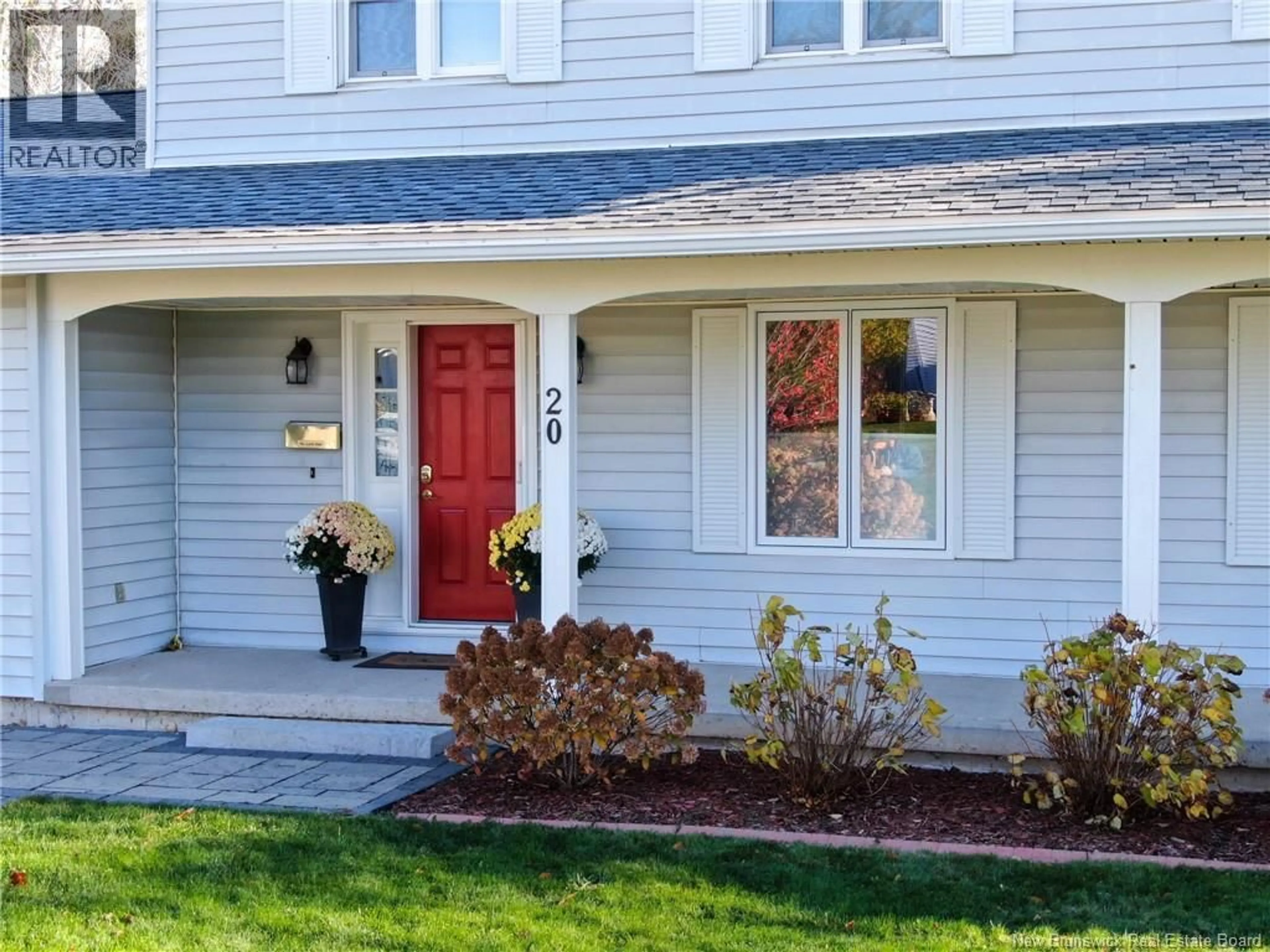 Home with vinyl exterior material, street for 20 GLOUCESTER COURT, Fredericton New Brunswick E3B6E6