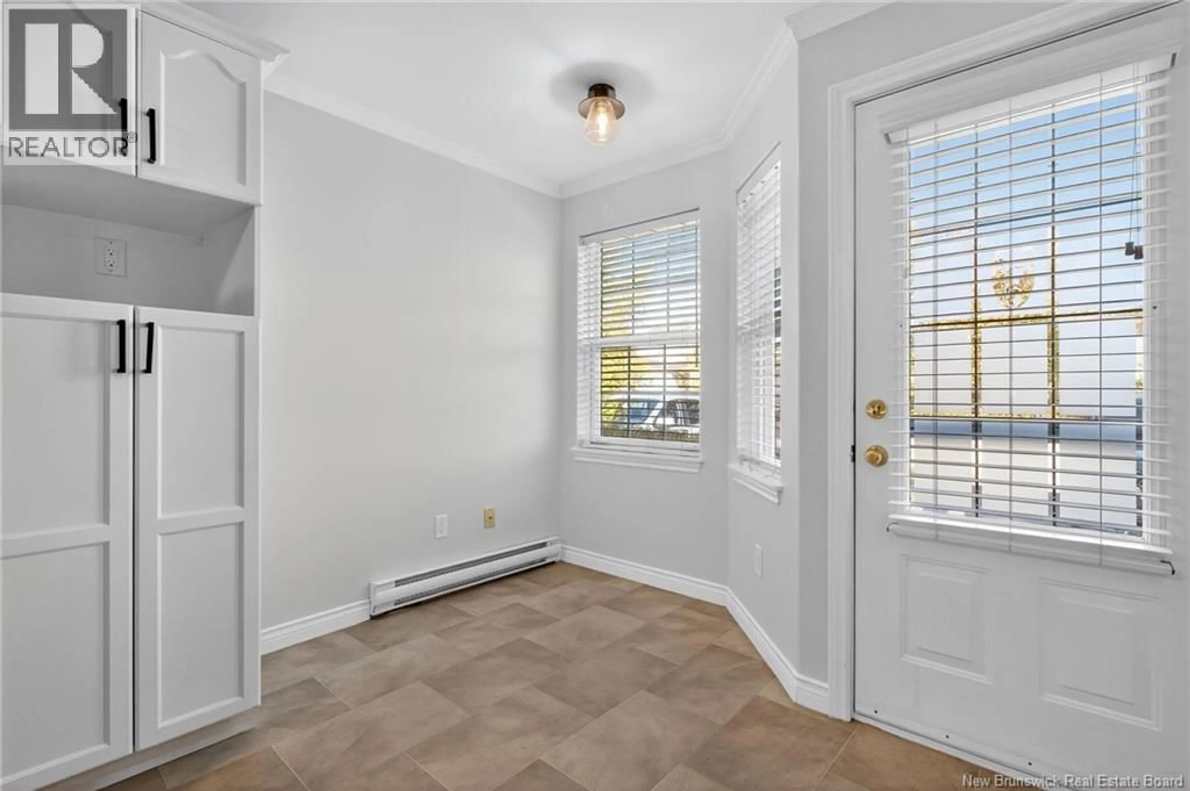 Indoor entryway for 21 FIRMIN CRESCENT, Dieppe New Brunswick E1A7T1