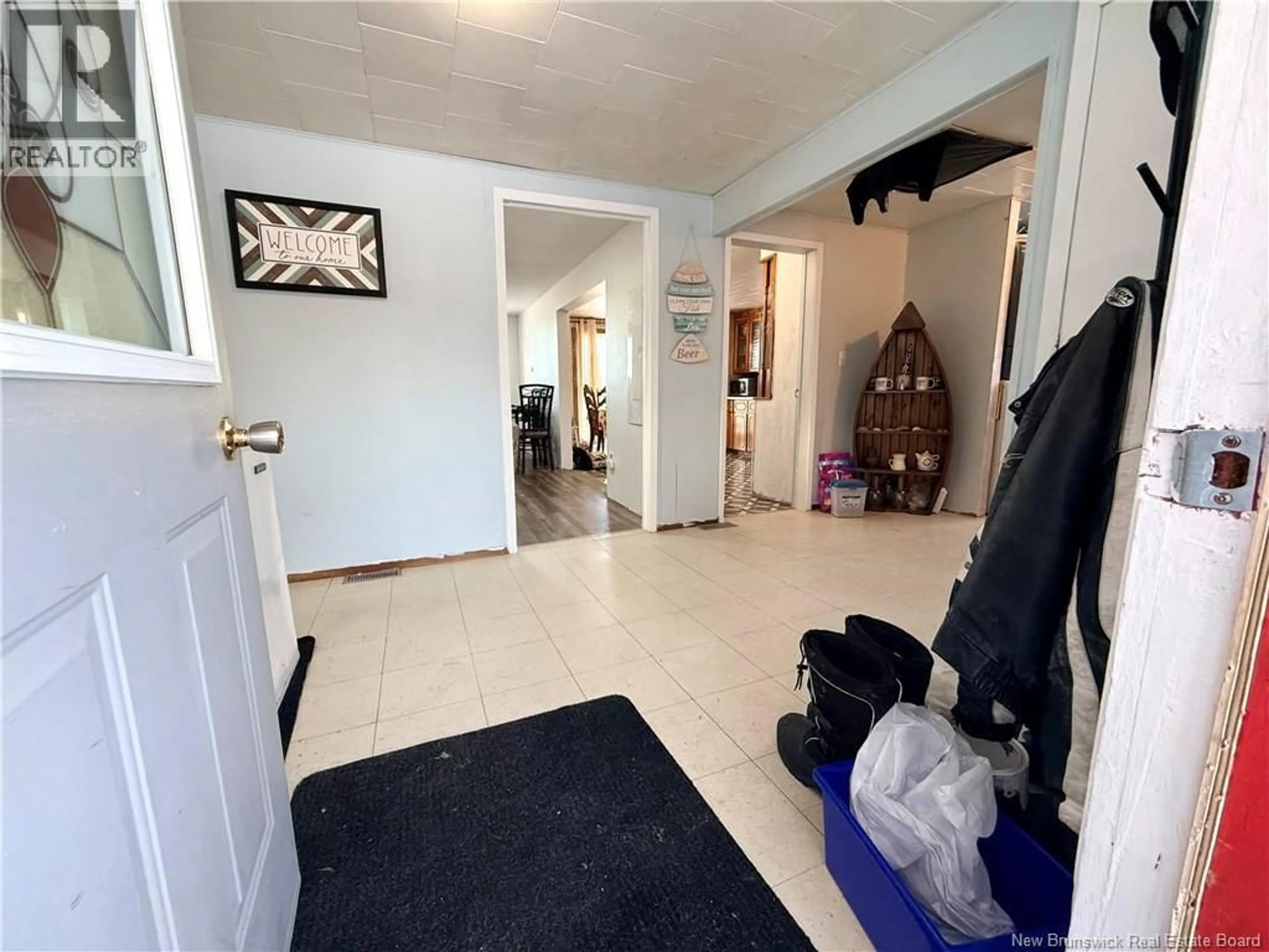 Indoor entryway for 12 ALLEE THIBODEAU, Baie-Sainte-Anne New Brunswick E9A1G1