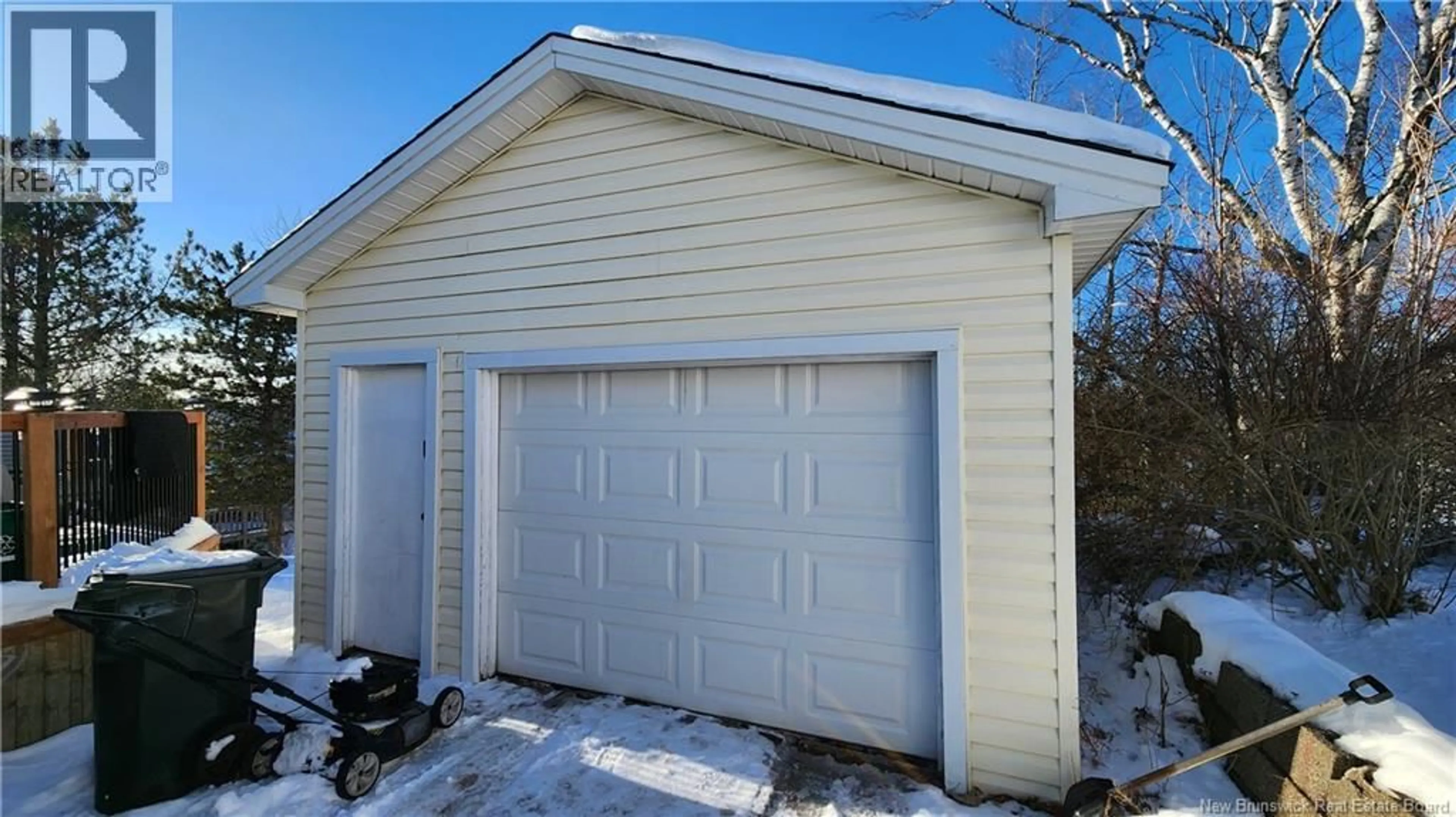 Indoor garage for 52 PARK HILL DRIVE, Saint John New Brunswick E2J2V7