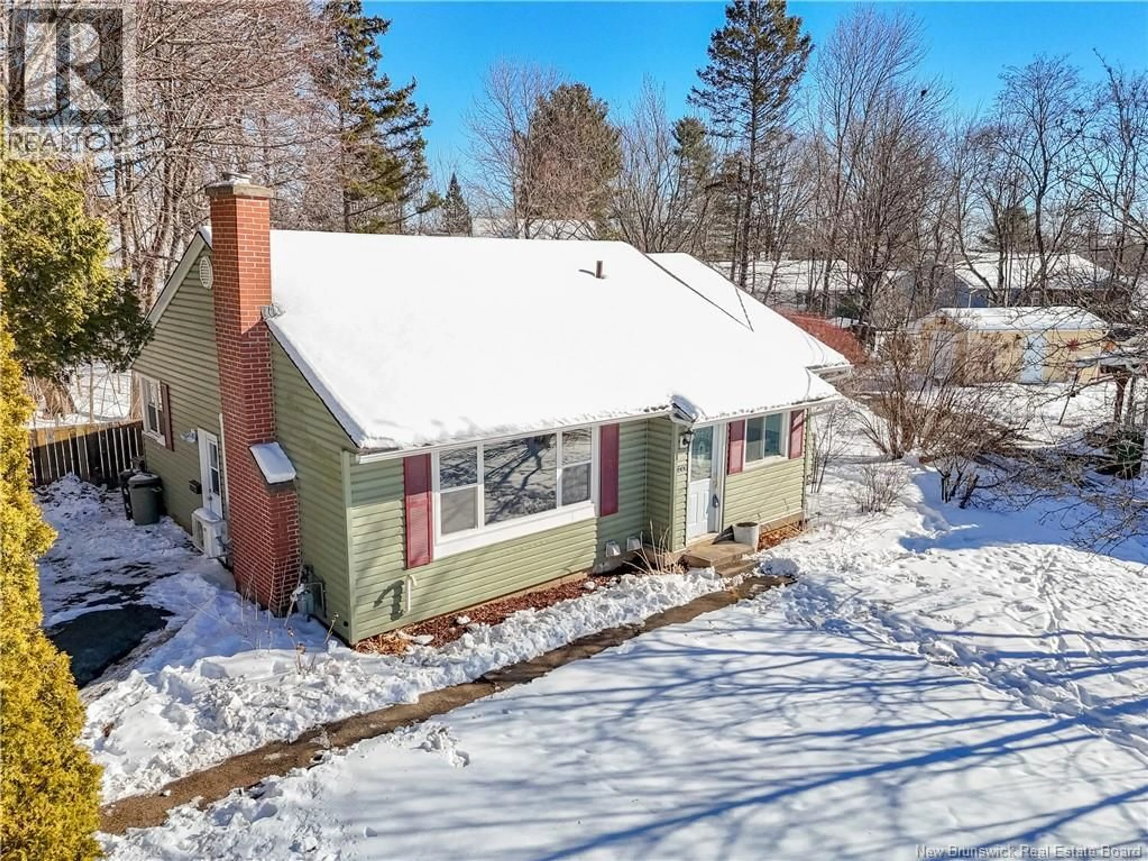 A pic from outside/outdoor area/front of a property/back of a property/a pic from drone, street for 208 FULTON AVENUE, Fredericton New Brunswick E3G6B2