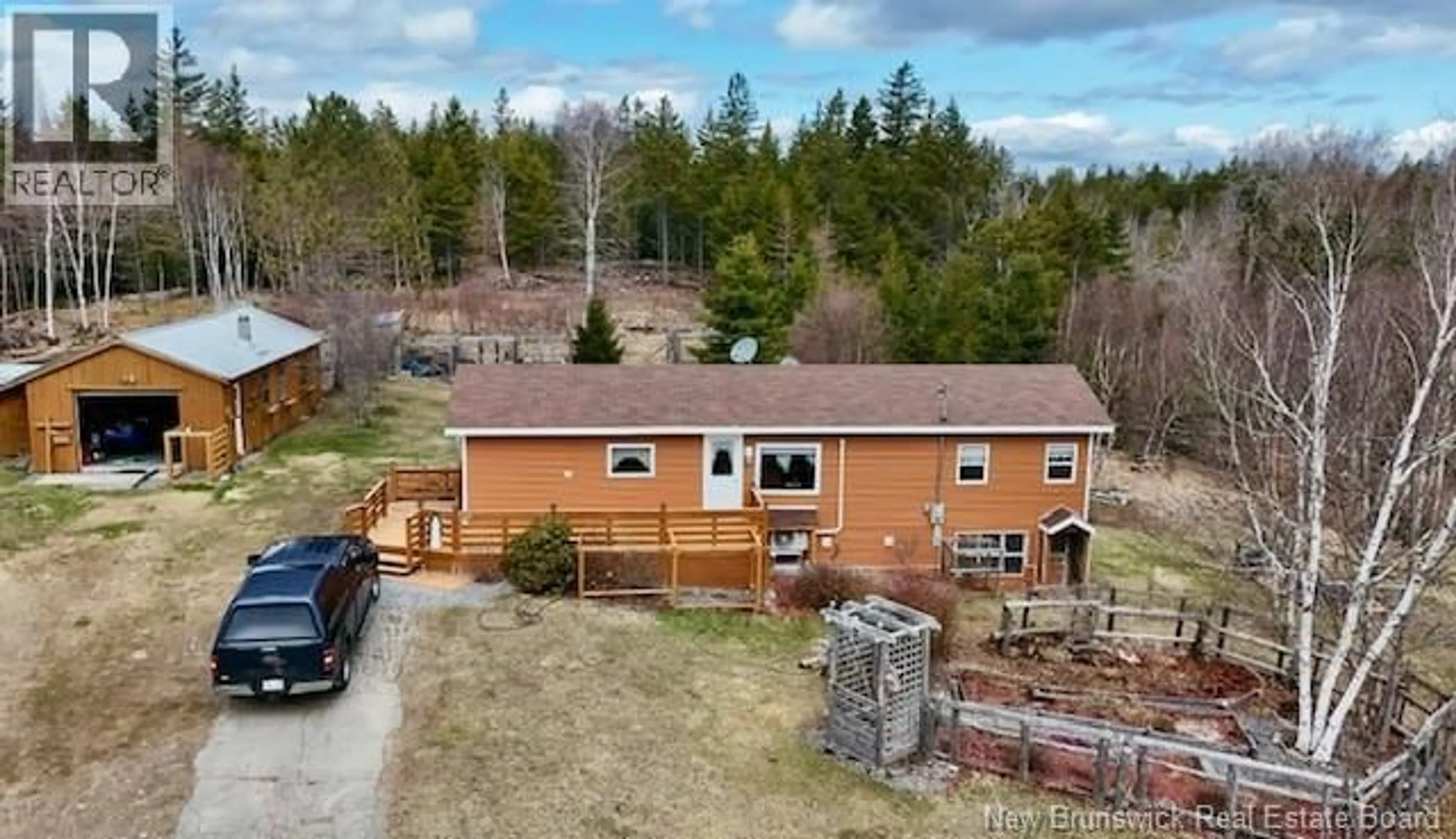 A pic from outside/outdoor area/front of a property/back of a property/a pic from drone, unknown for 806 ROUTE 772, Fairhaven New Brunswick E5V1P3