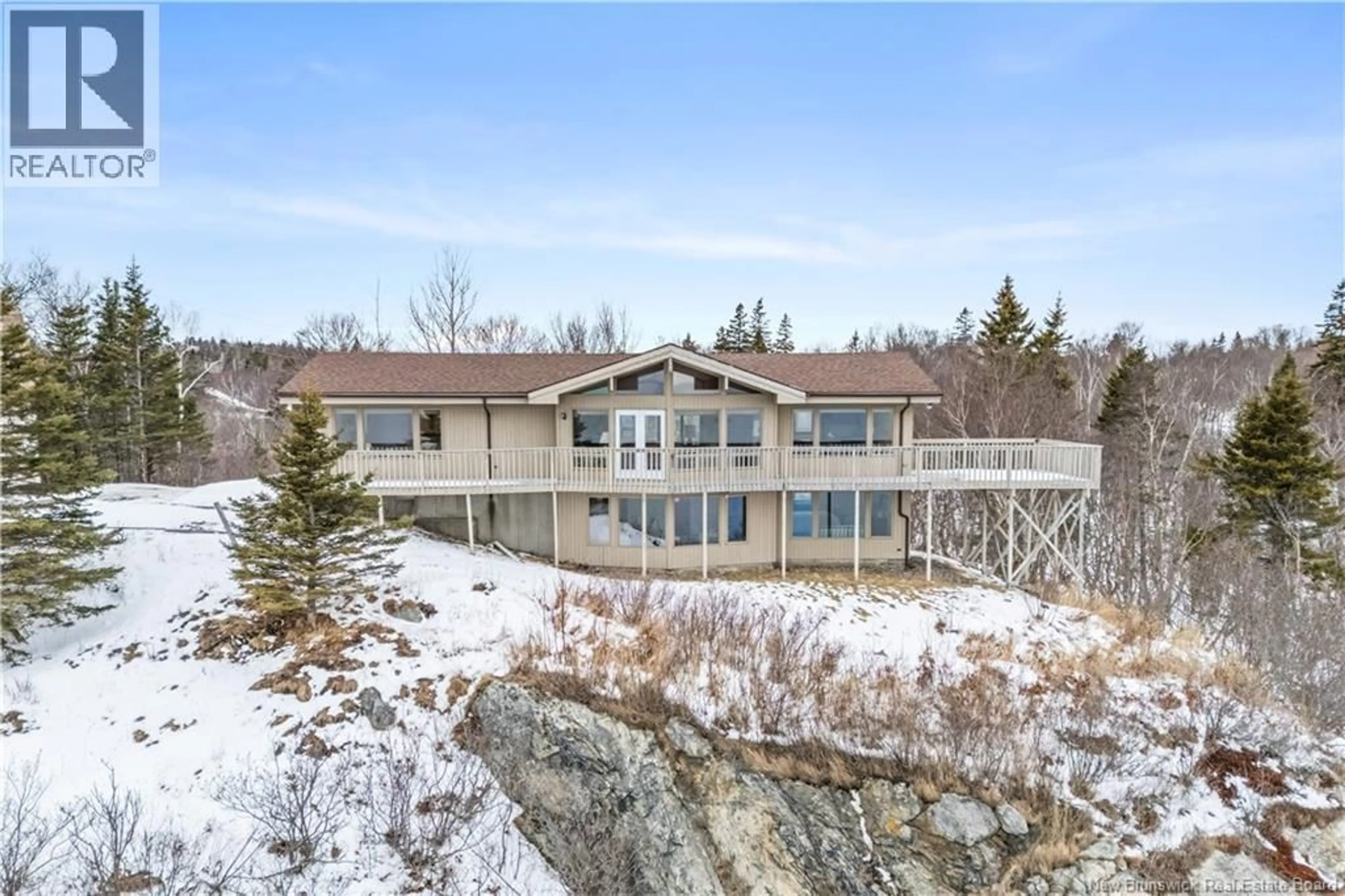 A pic from outside/outdoor area/front of a property/back of a property/a pic from drone, water/lake/river/ocean view for 572 FUNDY DRIVE, Wilsons Beach New Brunswick E5E1X4