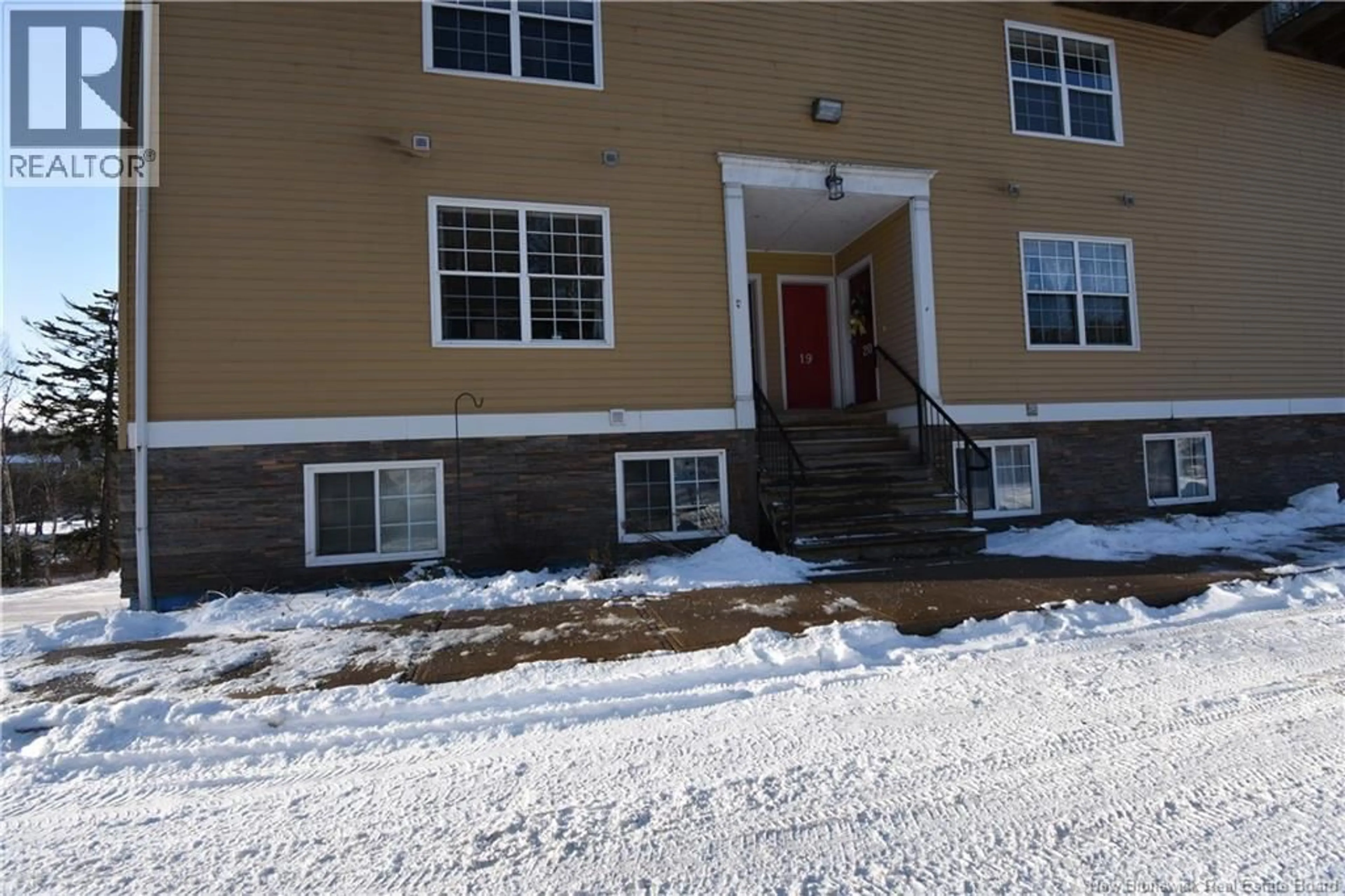 Unknown for 19 - 20 WOODHOLLOW, Saint John New Brunswick E2J0B7