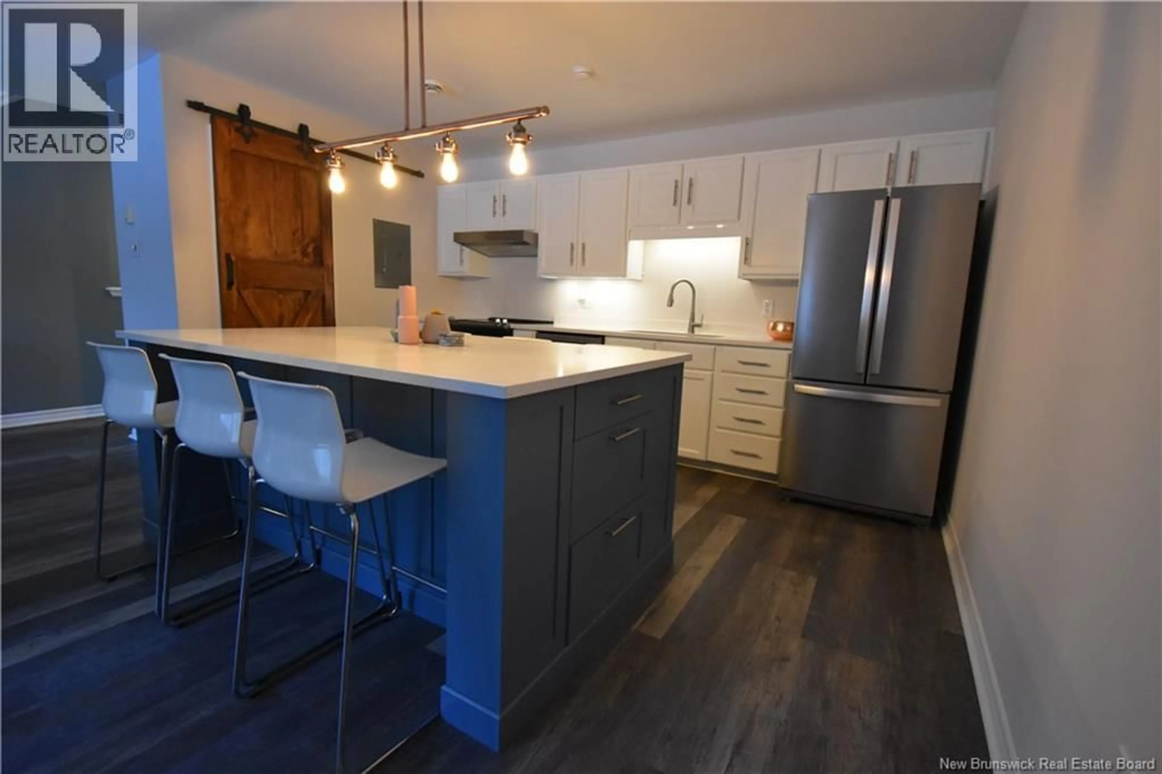 Open concept kitchen, wood/laminate floor for 19 - 20 WOODHOLLOW, Saint John New Brunswick E2J0B7