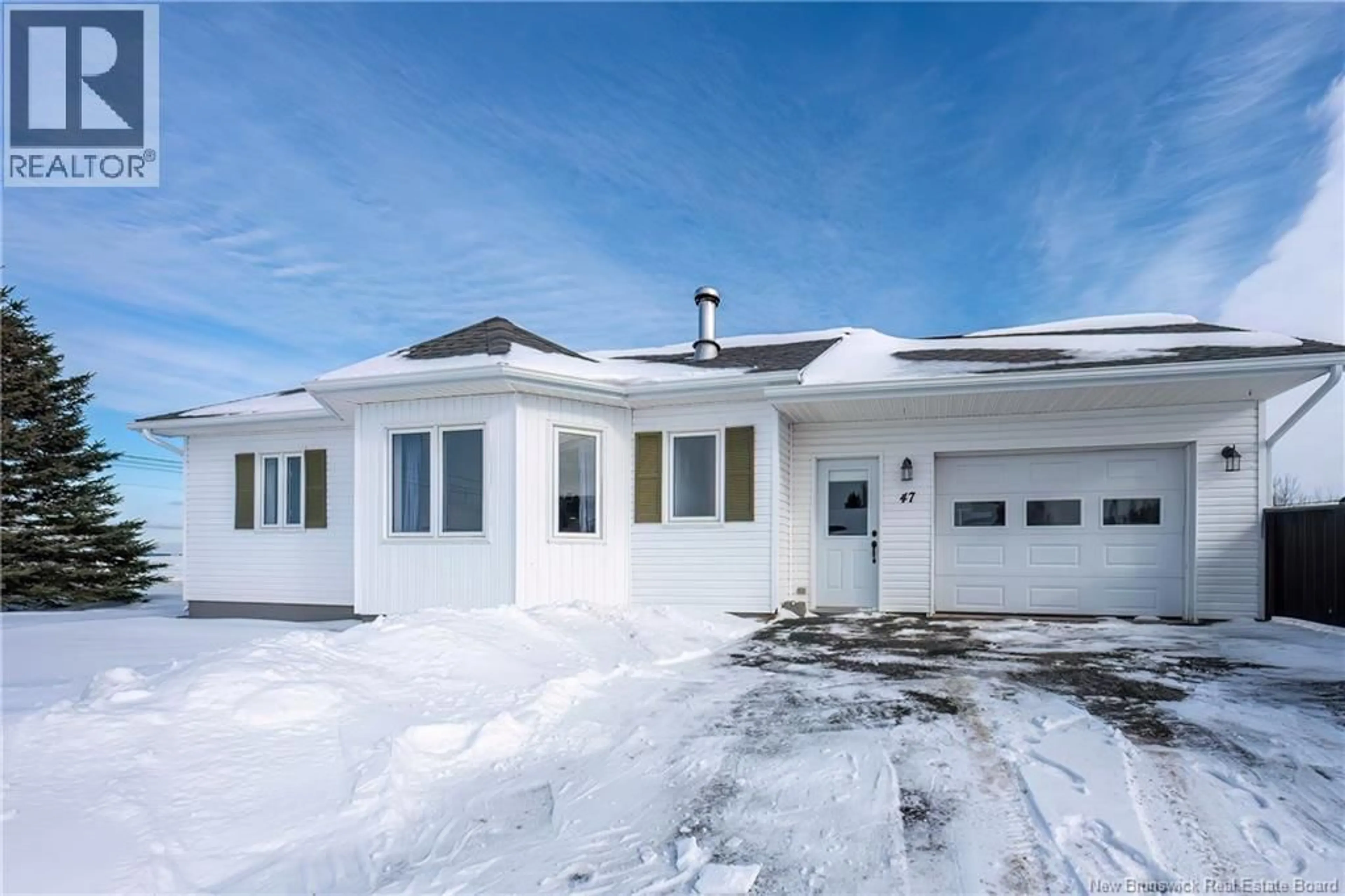 Home with vinyl exterior material, street for 47 RUE DES ERABLES, Saint-André New Brunswick E3Y2Z7