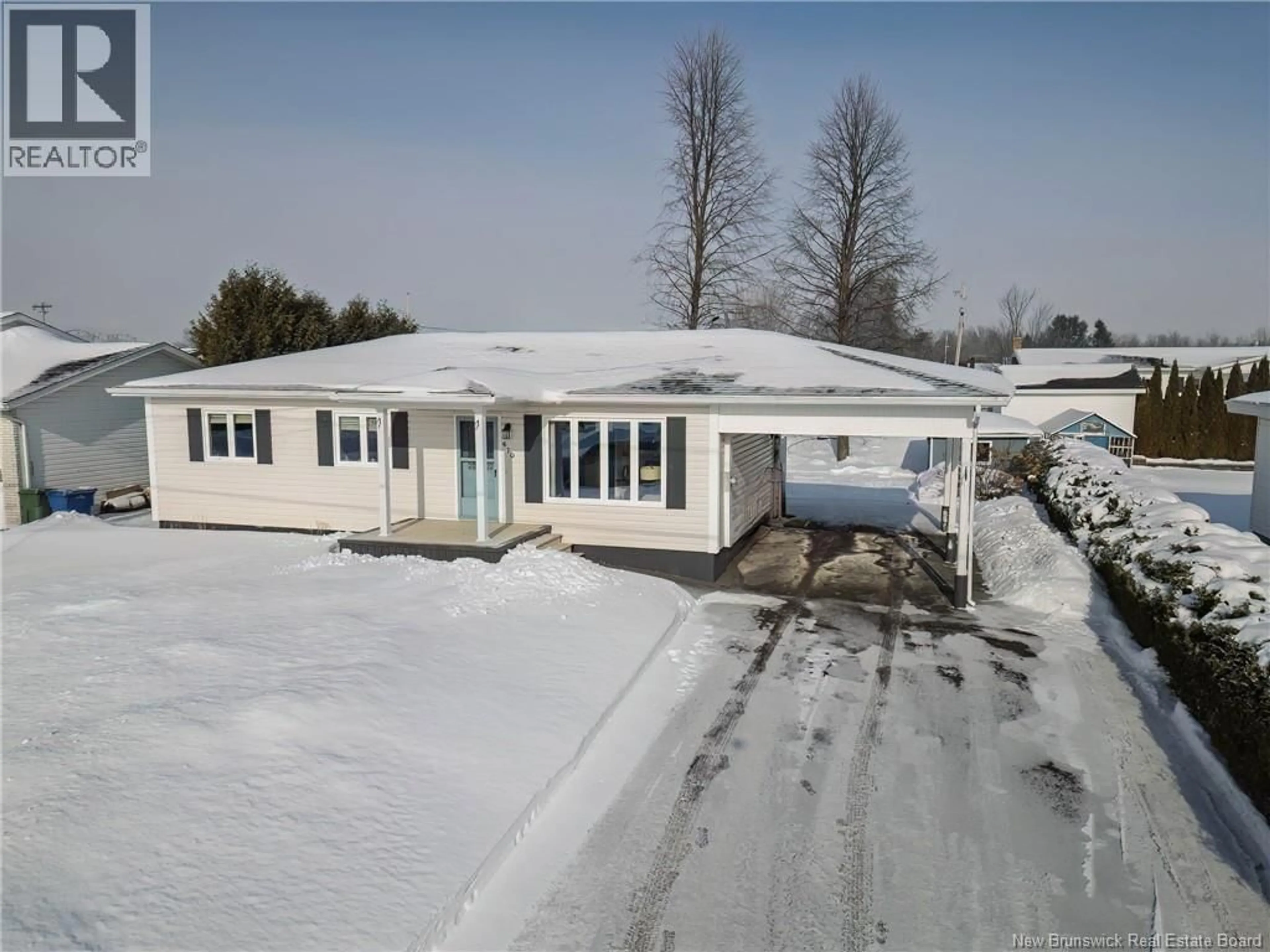 A pic from outside/outdoor area/front of a property/back of a property/a pic from drone, street for 670 3IEME AVENUE, Grand Falls New Brunswick E3Z1A3